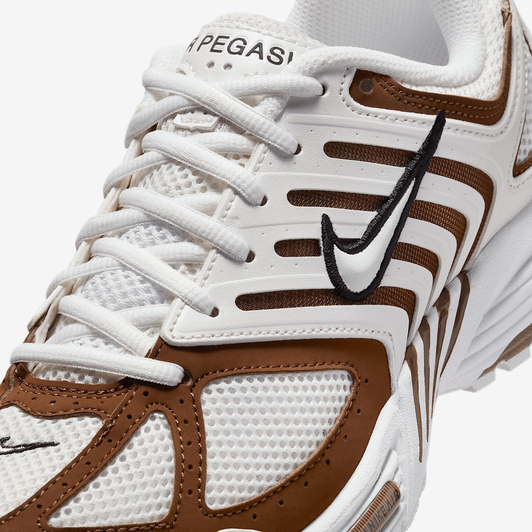 Nike Women's Air Pegasus 2005 Shoes Product Image