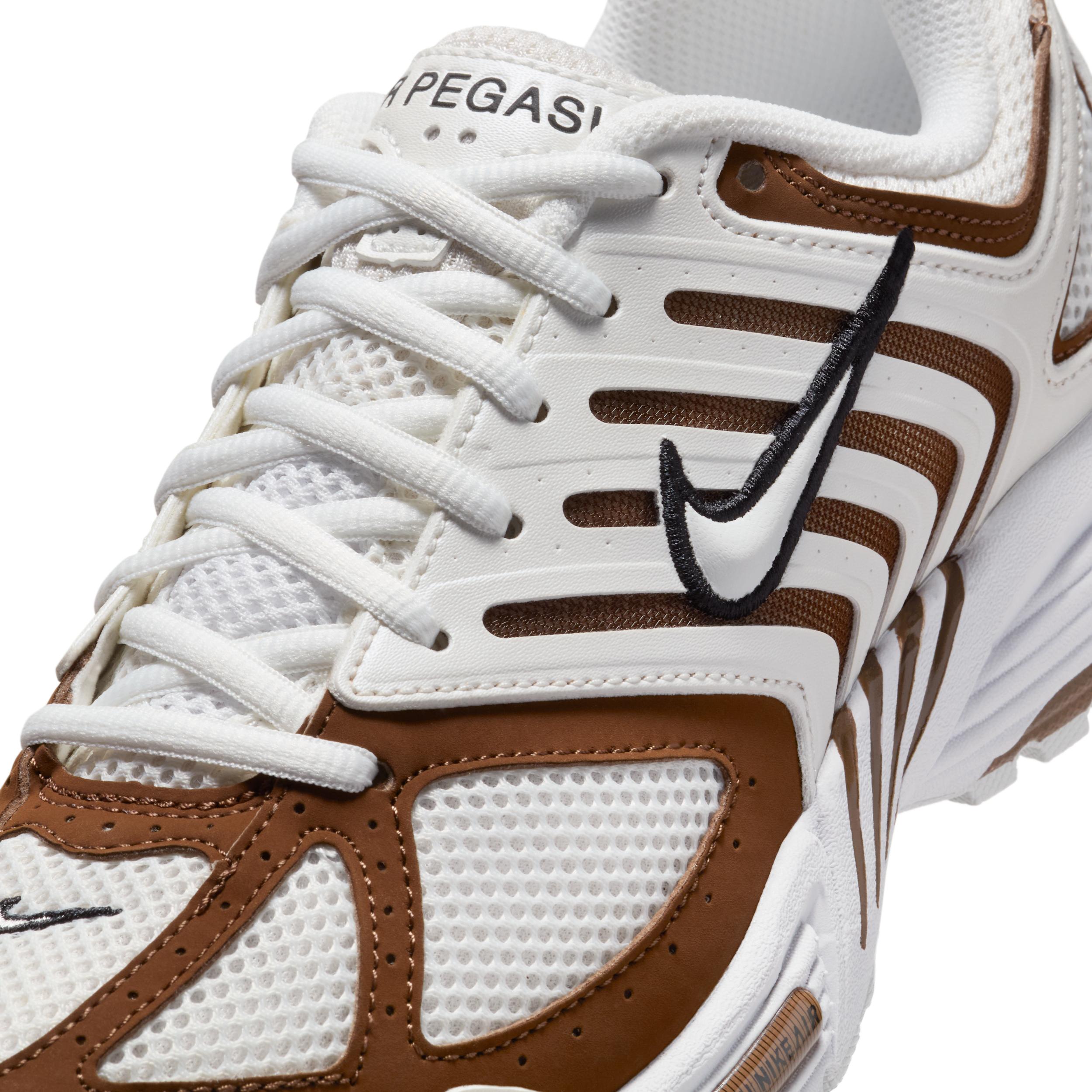 Nike Women's Air Pegasus 2005 Shoes Product Image