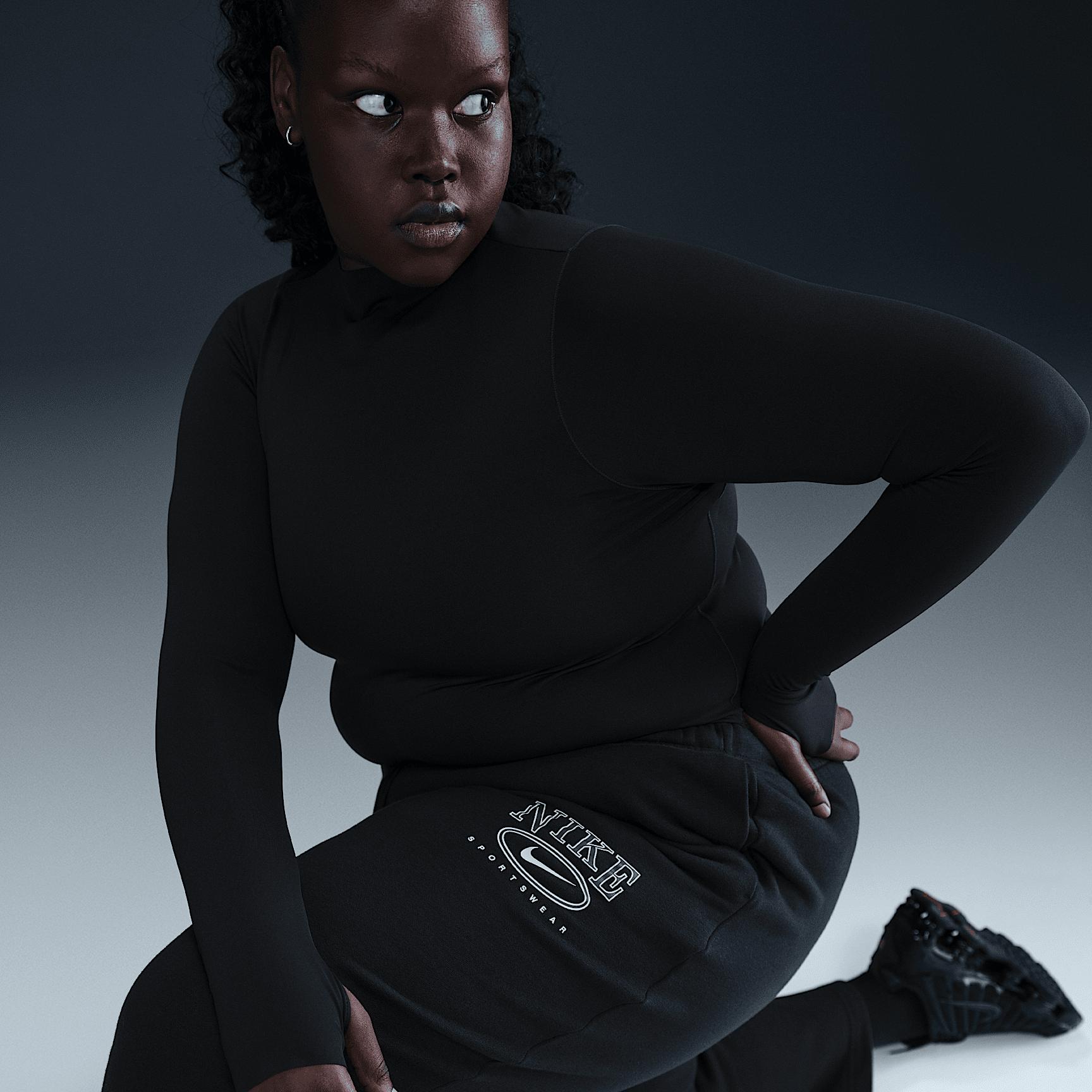 Women's Nike Sportswear Club Fleece Mid-Rise Wide-Leg Graphic Pants (Plus Size) Product Image
