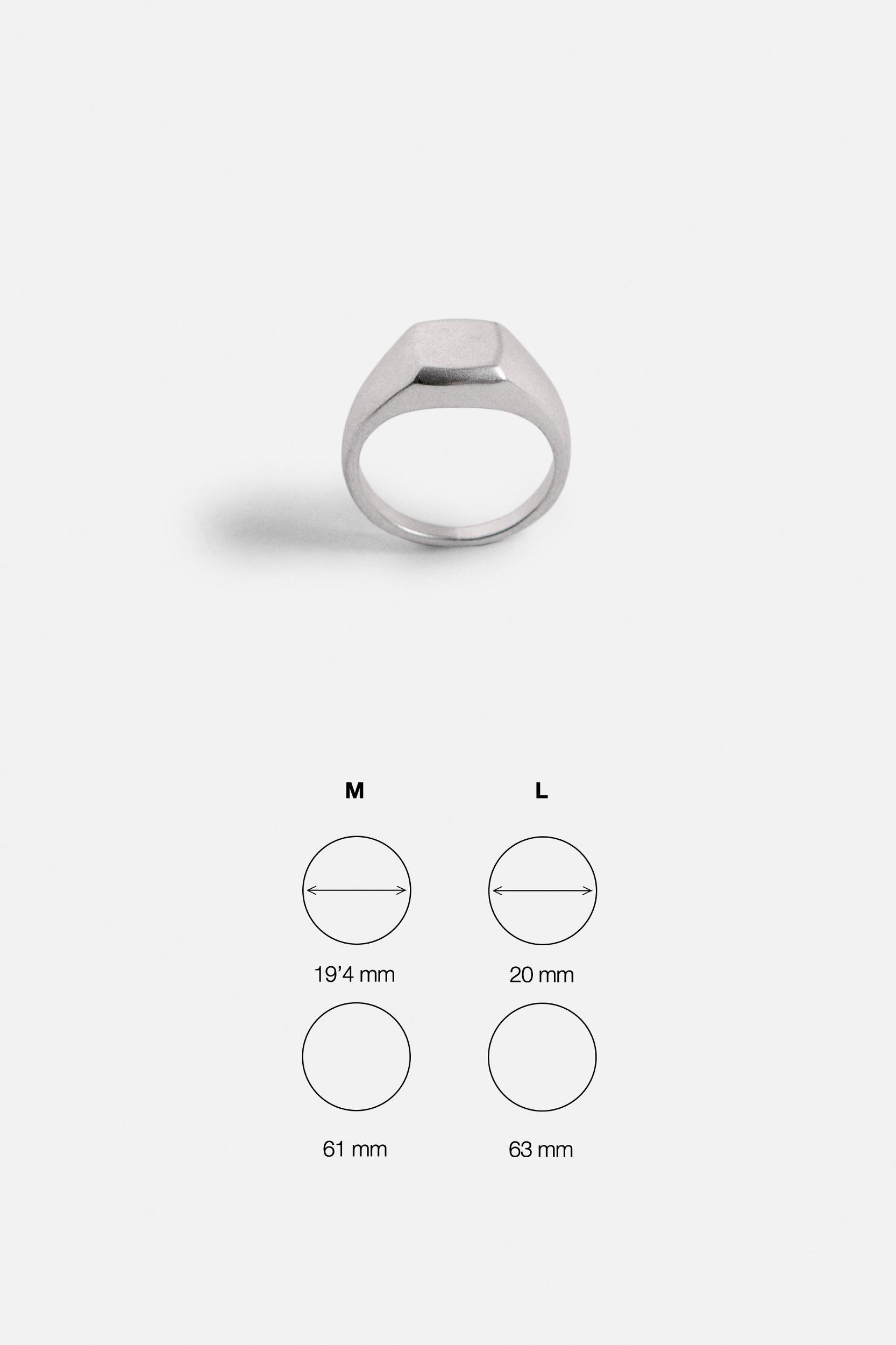 SIGNET RING Product Image