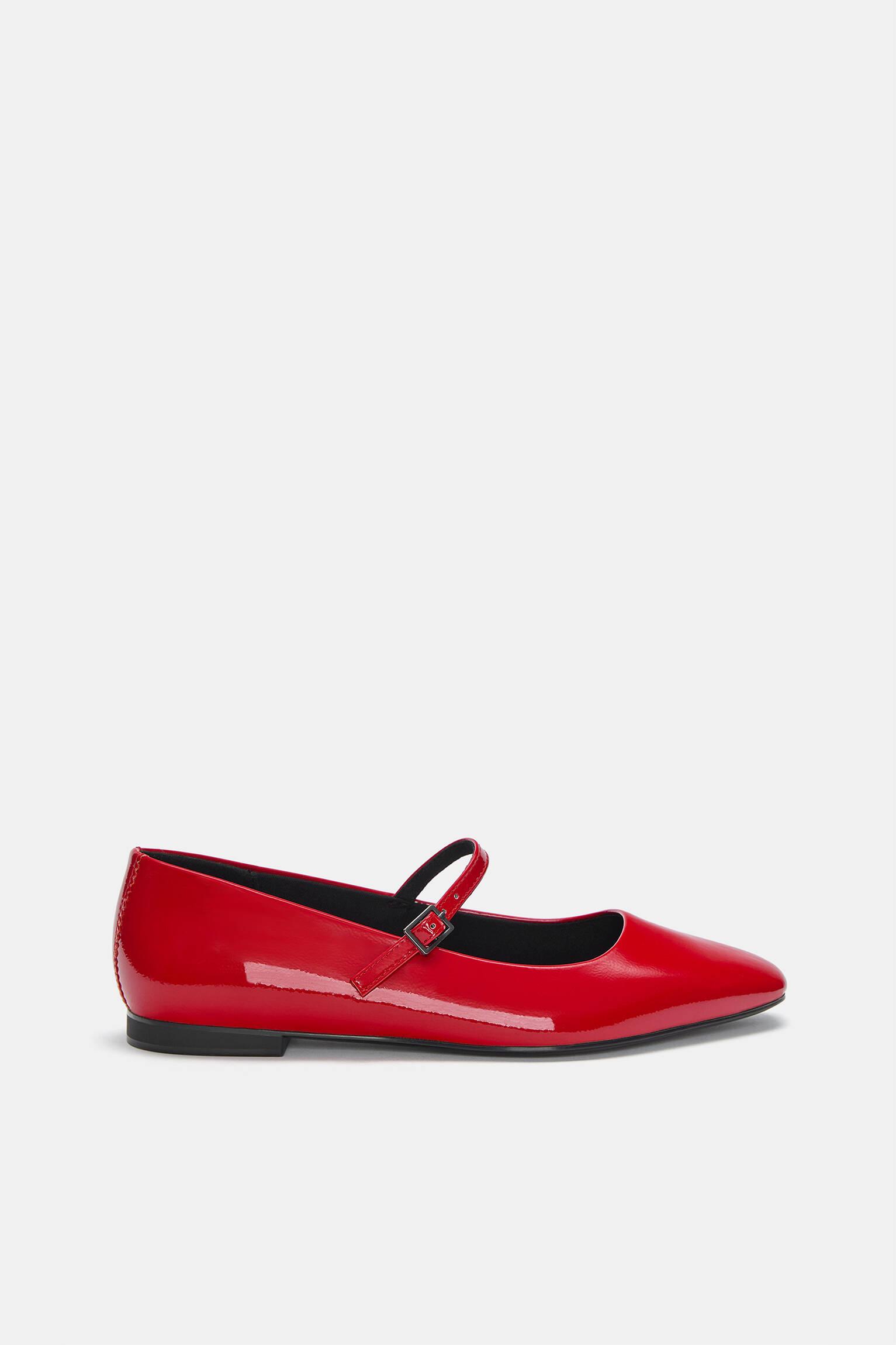 Faux patent leather ballerinas Product Image