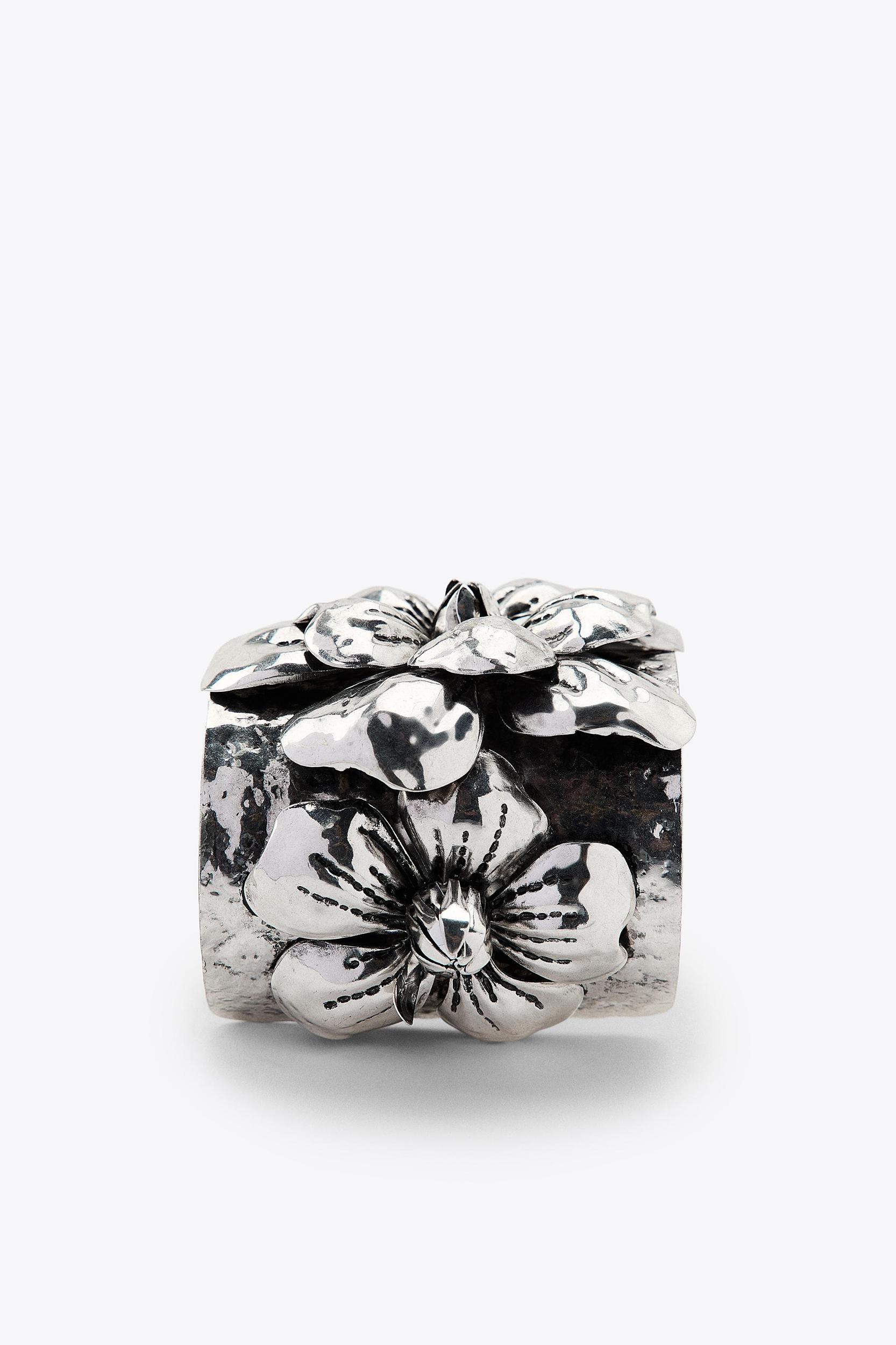 RIGID FLOWER BRACELET Product Image