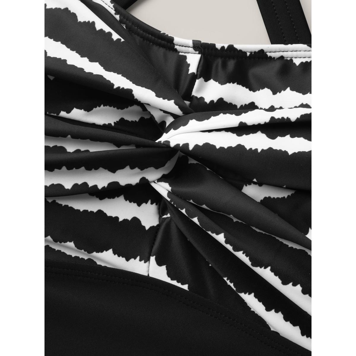 Plus Size Striped Twisted Front Cross-Straps Swim Top Women's Swimwear Black Beach Twist High stretch Skinny Heart neckline Curve Swim Tops BloomChic 14-16/1X Product Image
