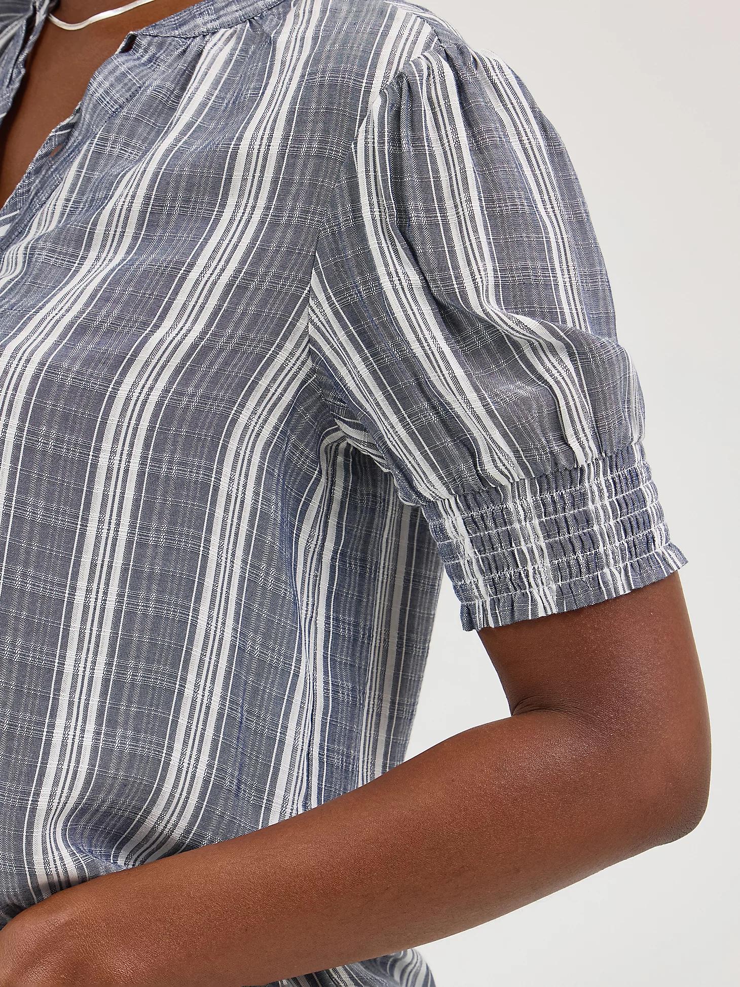 Women's Short Sleeve V-Neck Print Blouse | Women's Tops | Lee® Product Image