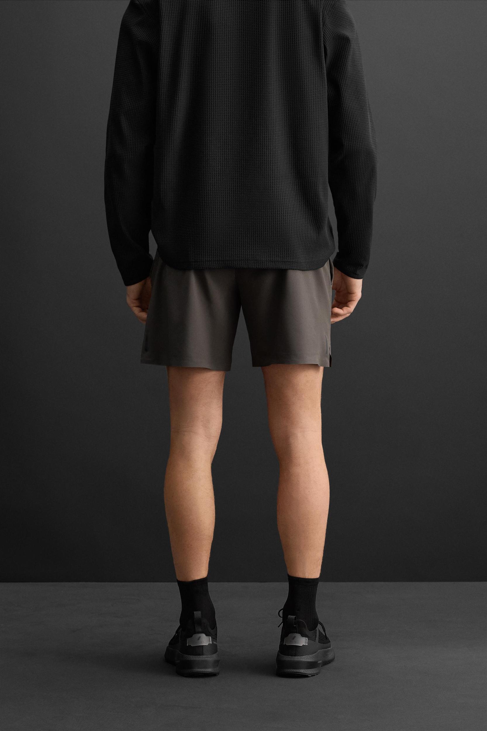 BASIC TRAINING SHORTS Product Image