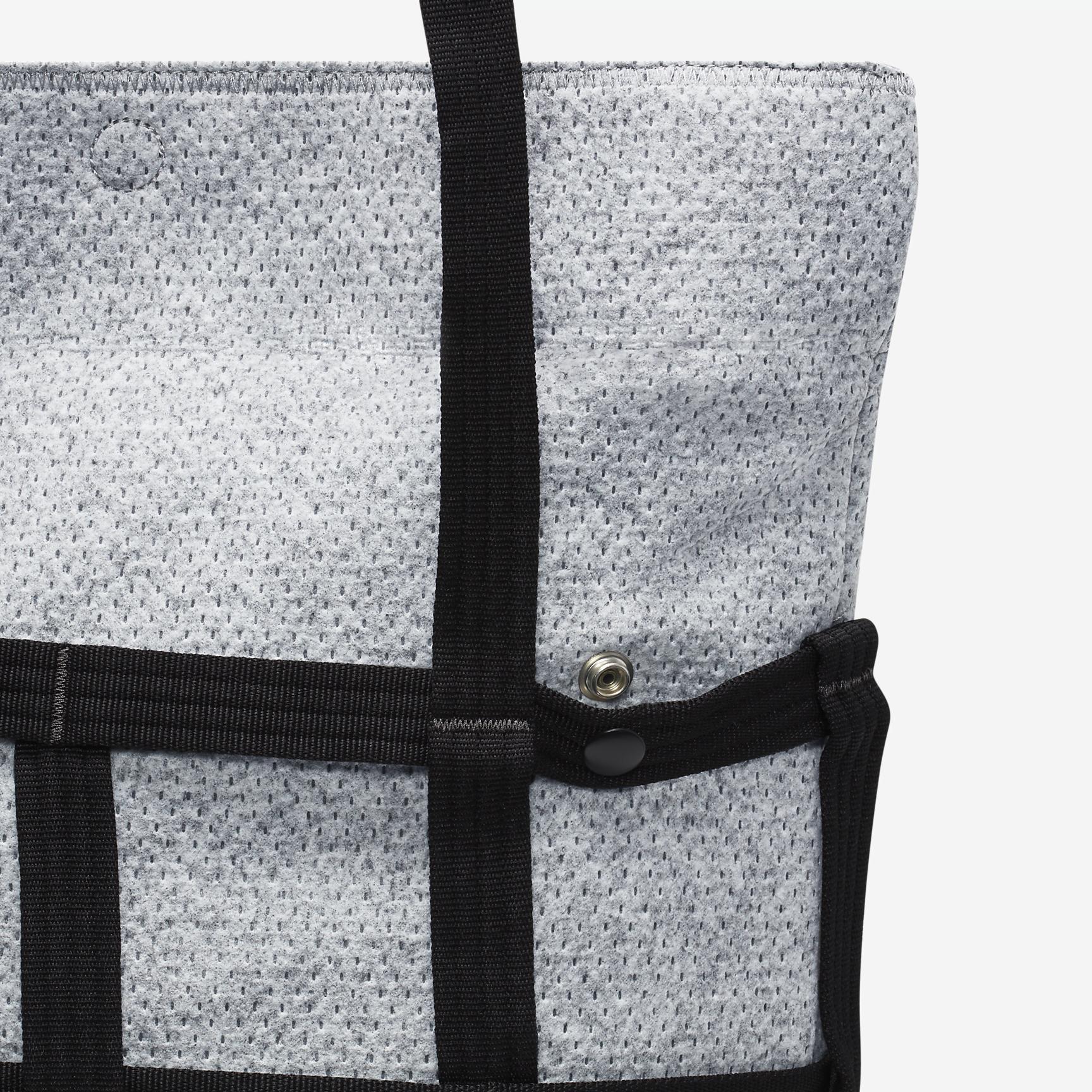 Nike Sportswear Forward Cargo Tote (12L) Product Image