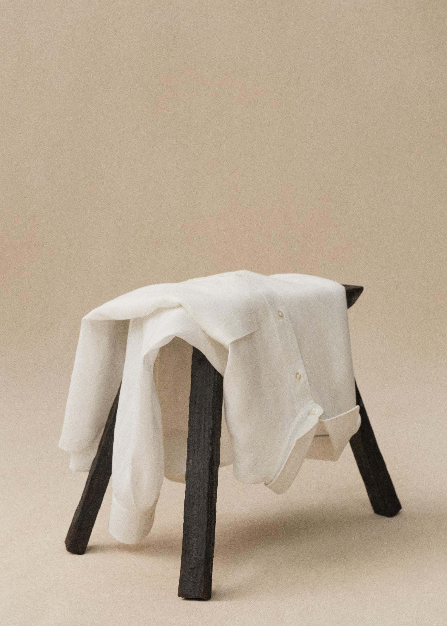 Classic fit 100% linen shirt - Men | MANGO USA Product Image