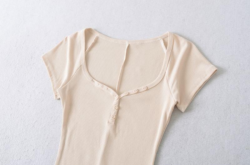 Set: Short-Sleeve V-Neck Plain Romper + Decorative Hem Product Image