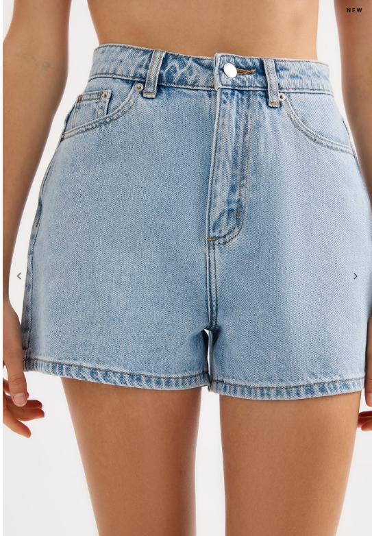 90's Mom Short Product Image