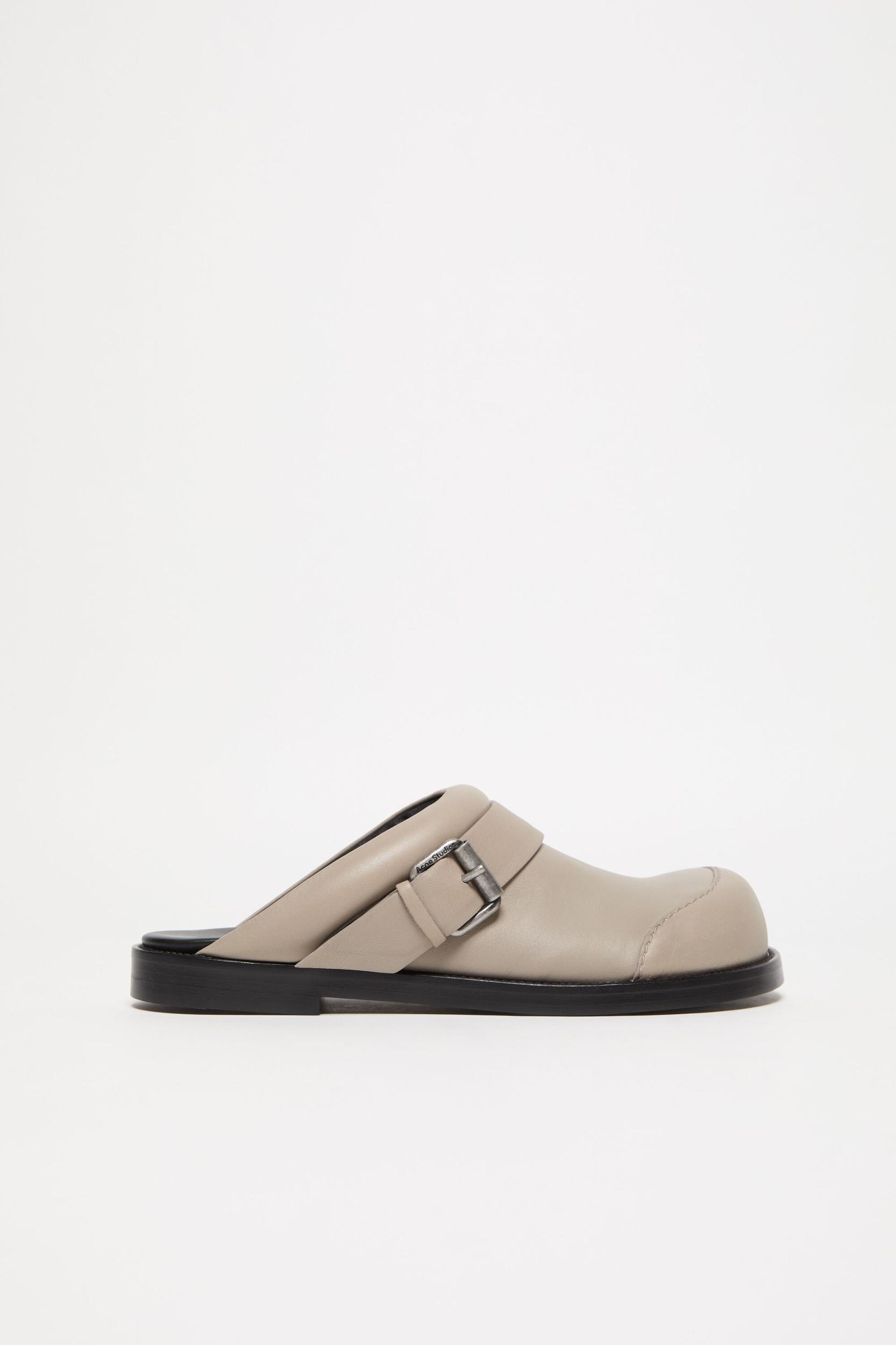 Leather buckle shoes Product Image