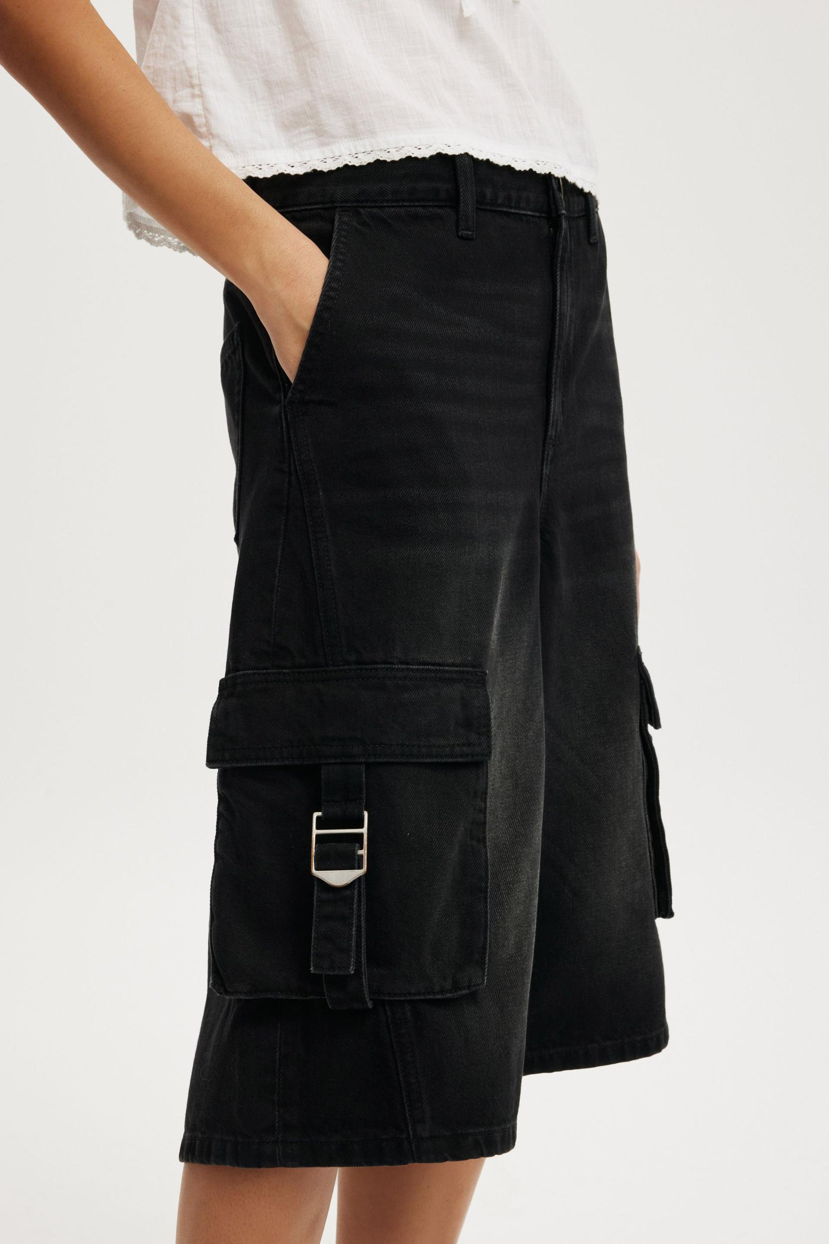 91 Baggy Denim Jort Product Image