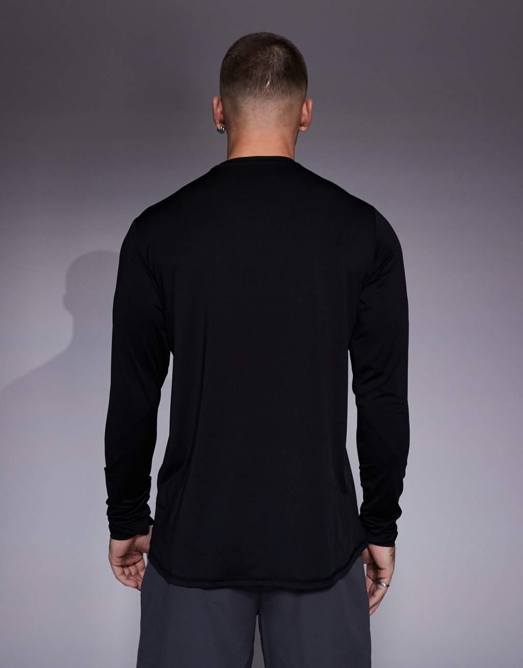4505 regular fit quick dry long sleeve running t-shirt in black  Product Image
