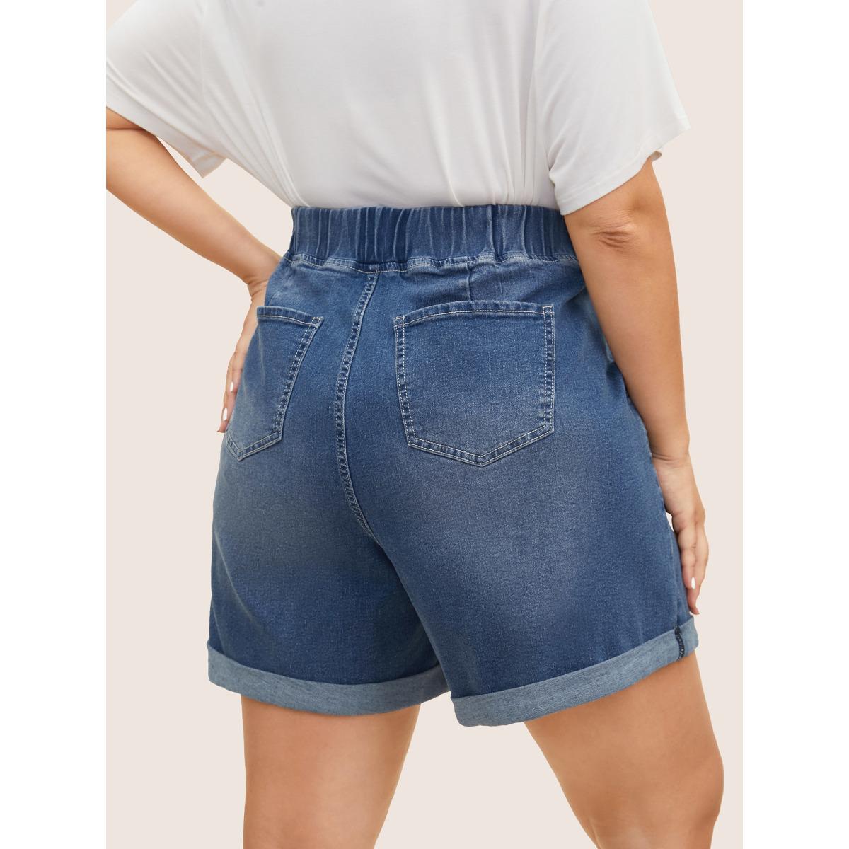 Plus Size Medium Wash Roll Hem Loose Denim Shorts Women Denimblue Roll Hem High stretch Everyday Slanted pocket Casual Denim Shorts BloomChic 20/2X Product Image
