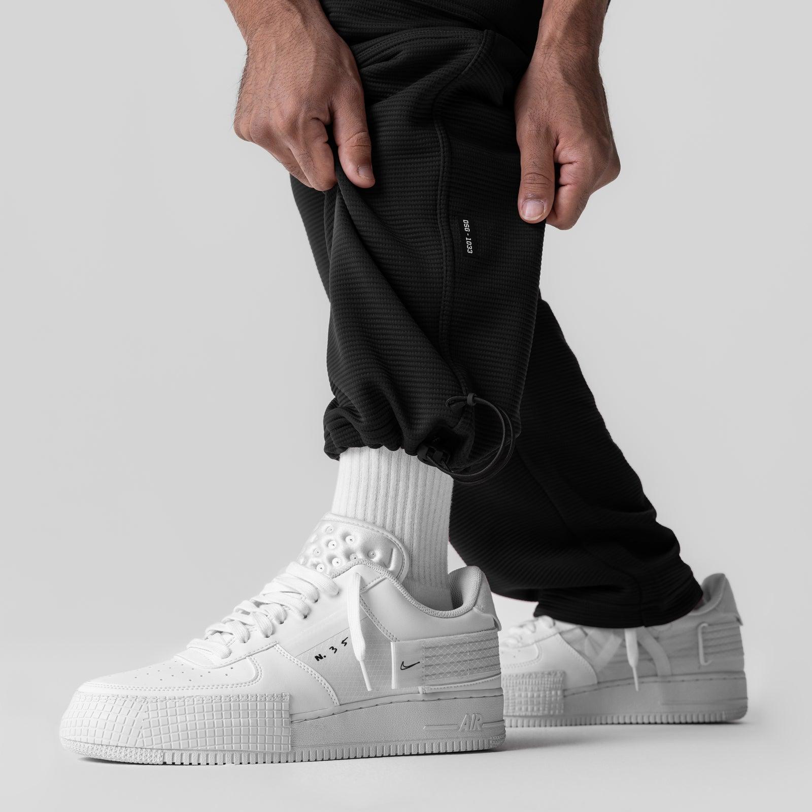 1033. Deltapeak® Cargo Cinch Jogger - Black Product Image