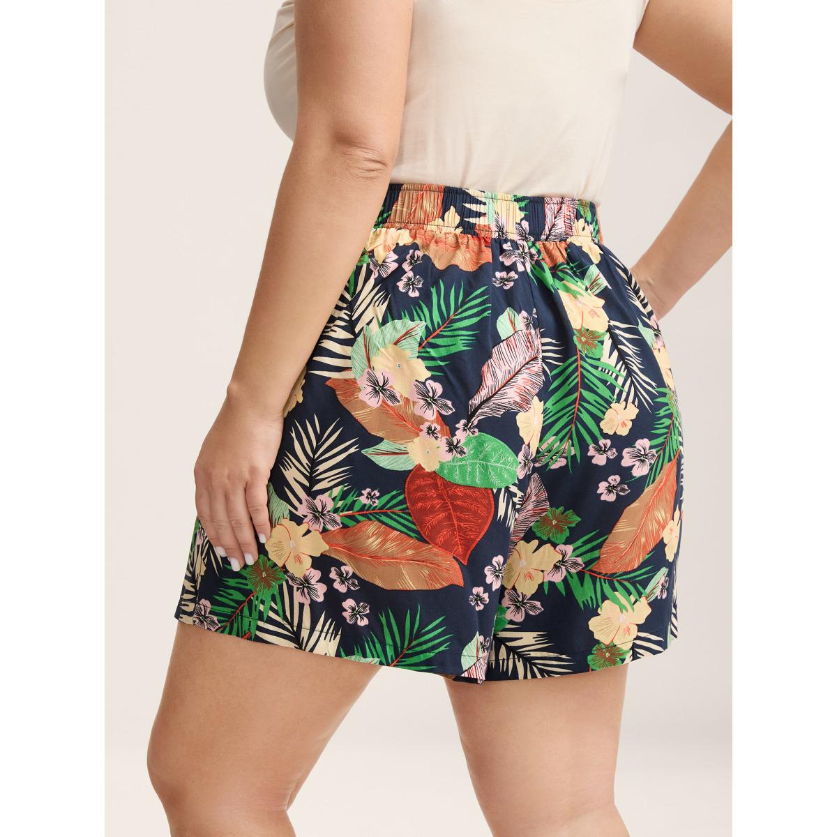 Plus Size Stretchy Tropical Wide-Leg Shorts Women Indigo Casual Wide Leg Everyday-Casual Shorts BloomChic 28/5X Product Image