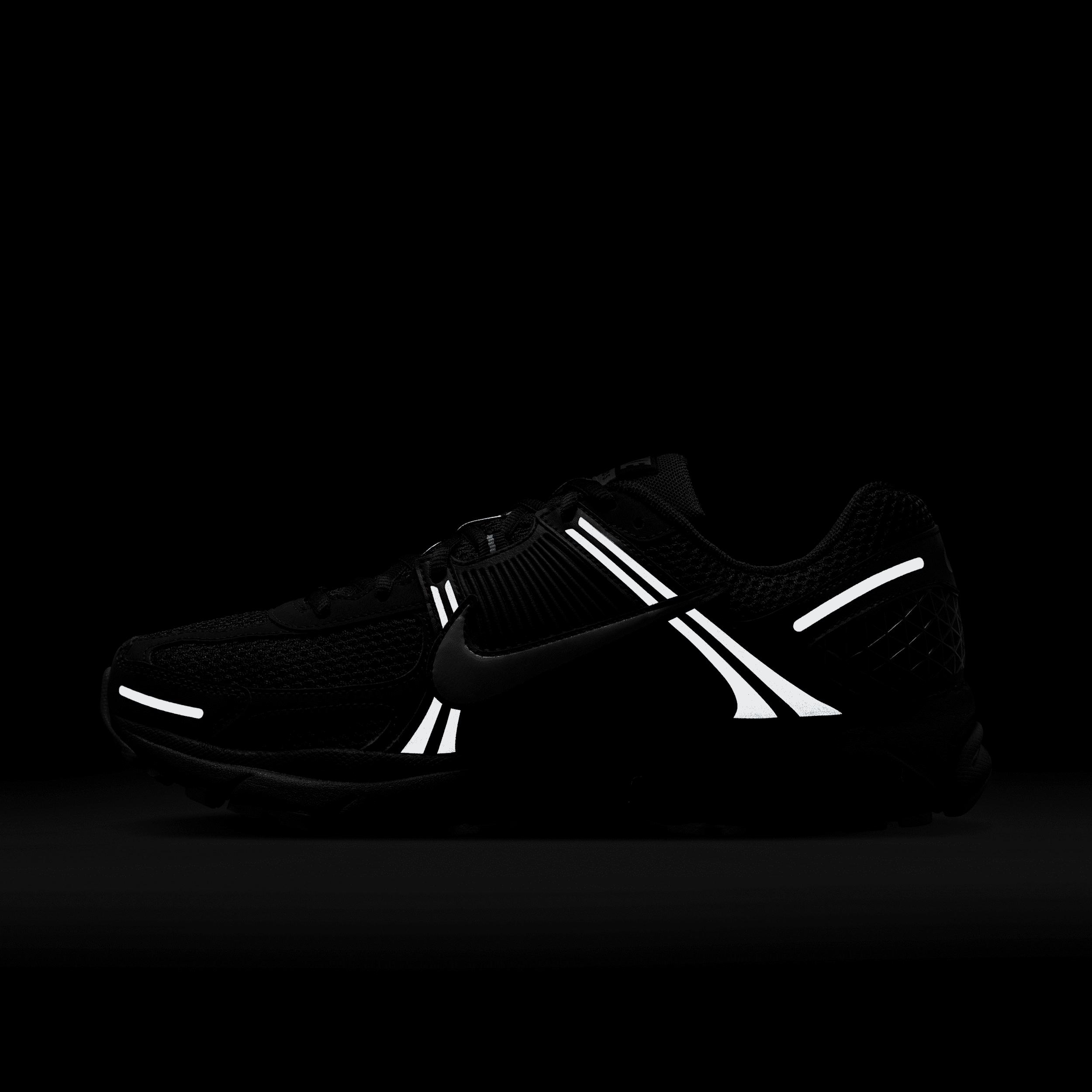 Nike Men's Zoom Vomero 5 Shoes Product Image