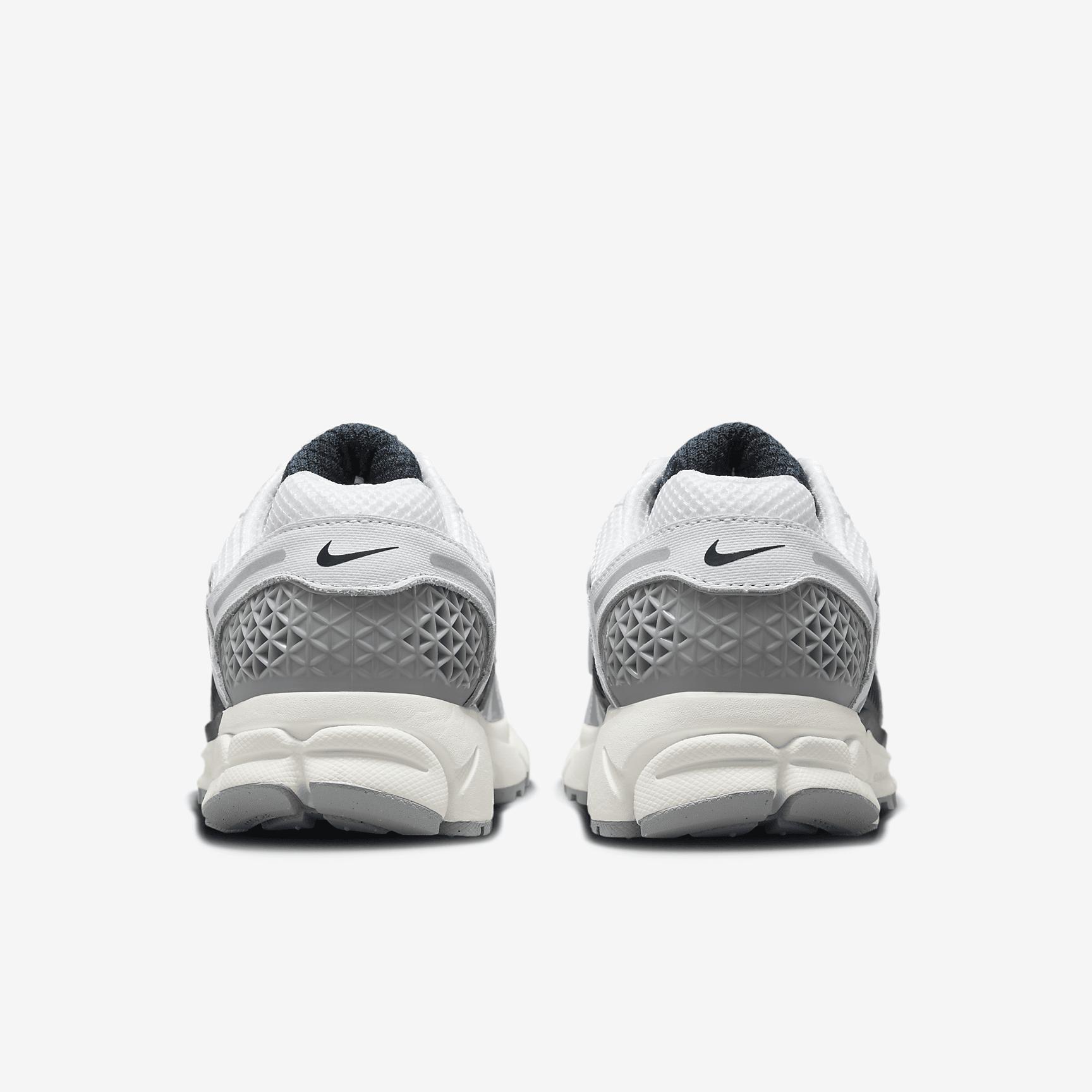 Nike Zoom Vomero 5 Women's Shoes Product Image