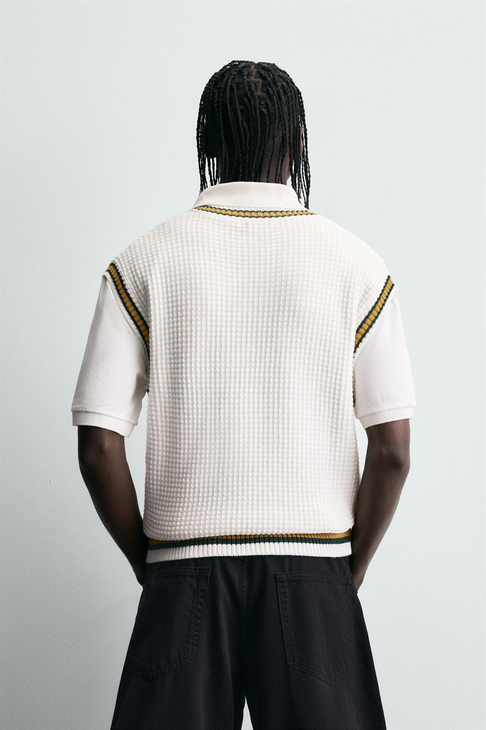 CONTRAST STRIPE KNIT VEST Product Image