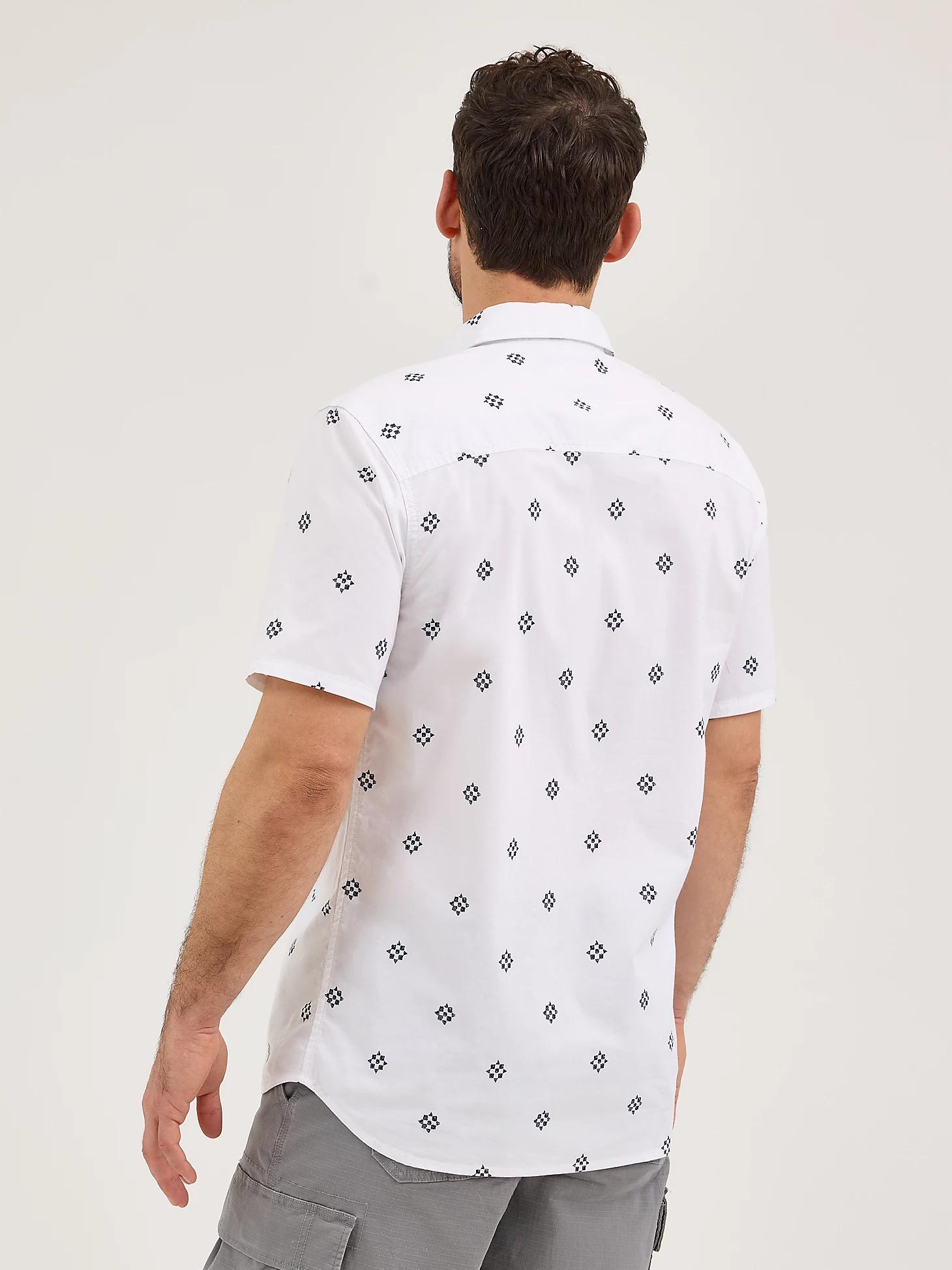 Men's Extreme Motion All Purpose Short Sleeve Print Button Down Shirt | Men's Tops & Tees | Lee® Product Image