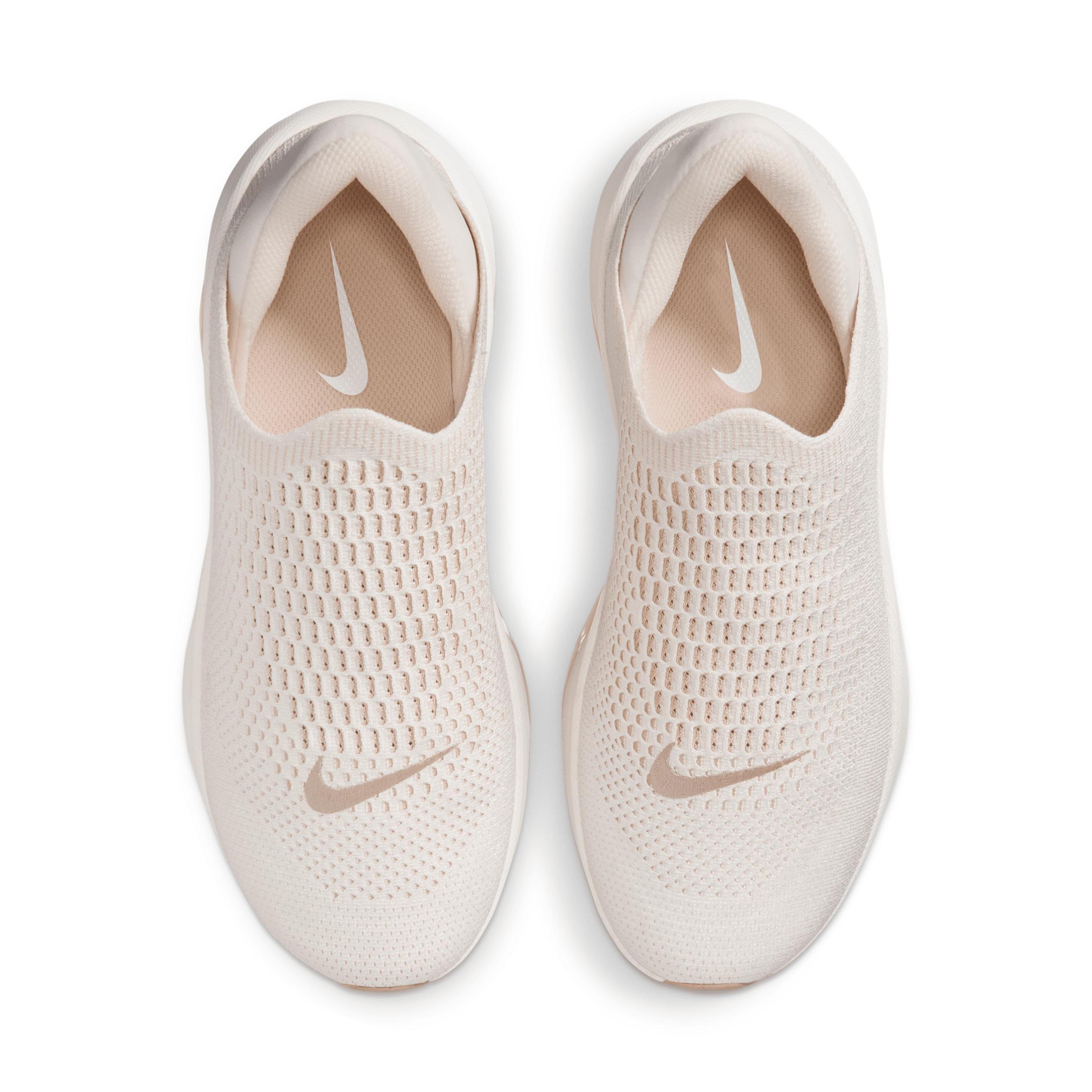 Nike Women's Reina EasyOn Shoes Product Image