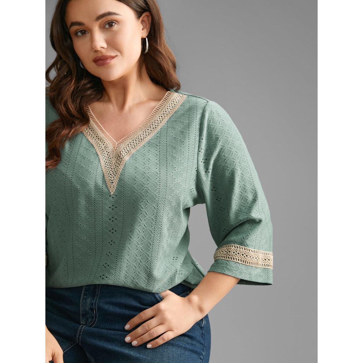 Plus Size Woven Ribbon Patchwork Contrast T-shirt Greenbean Women Casual Woven ribbon&lace trim V-neck Everyday T-shirts BloomChic 22-24/3X Product Image