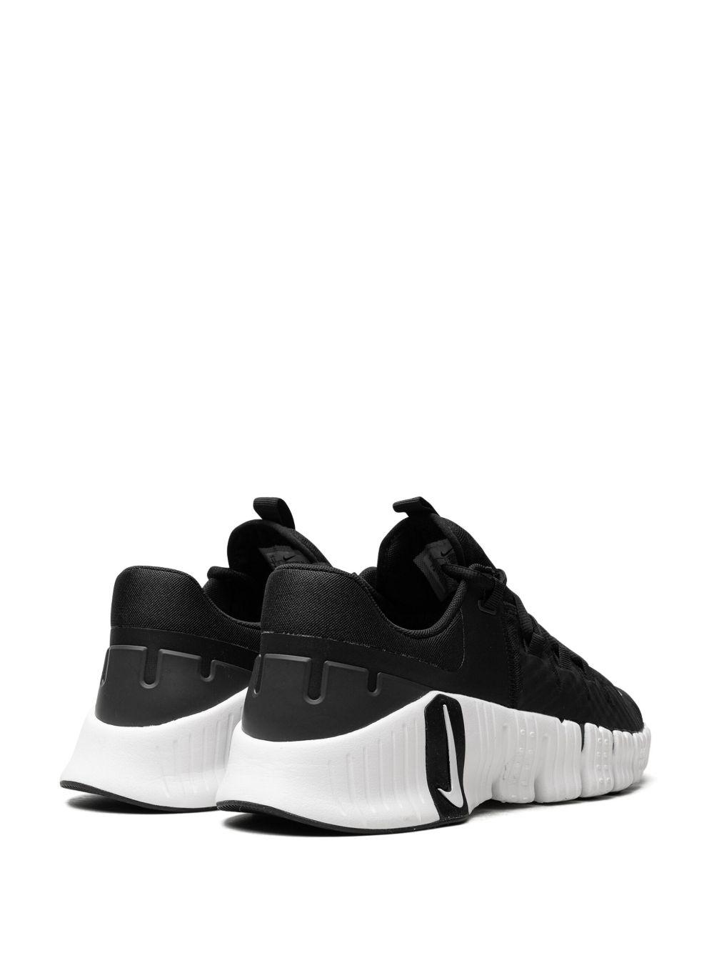 Free Metcon 5 "Black/White" sneakers Product Image