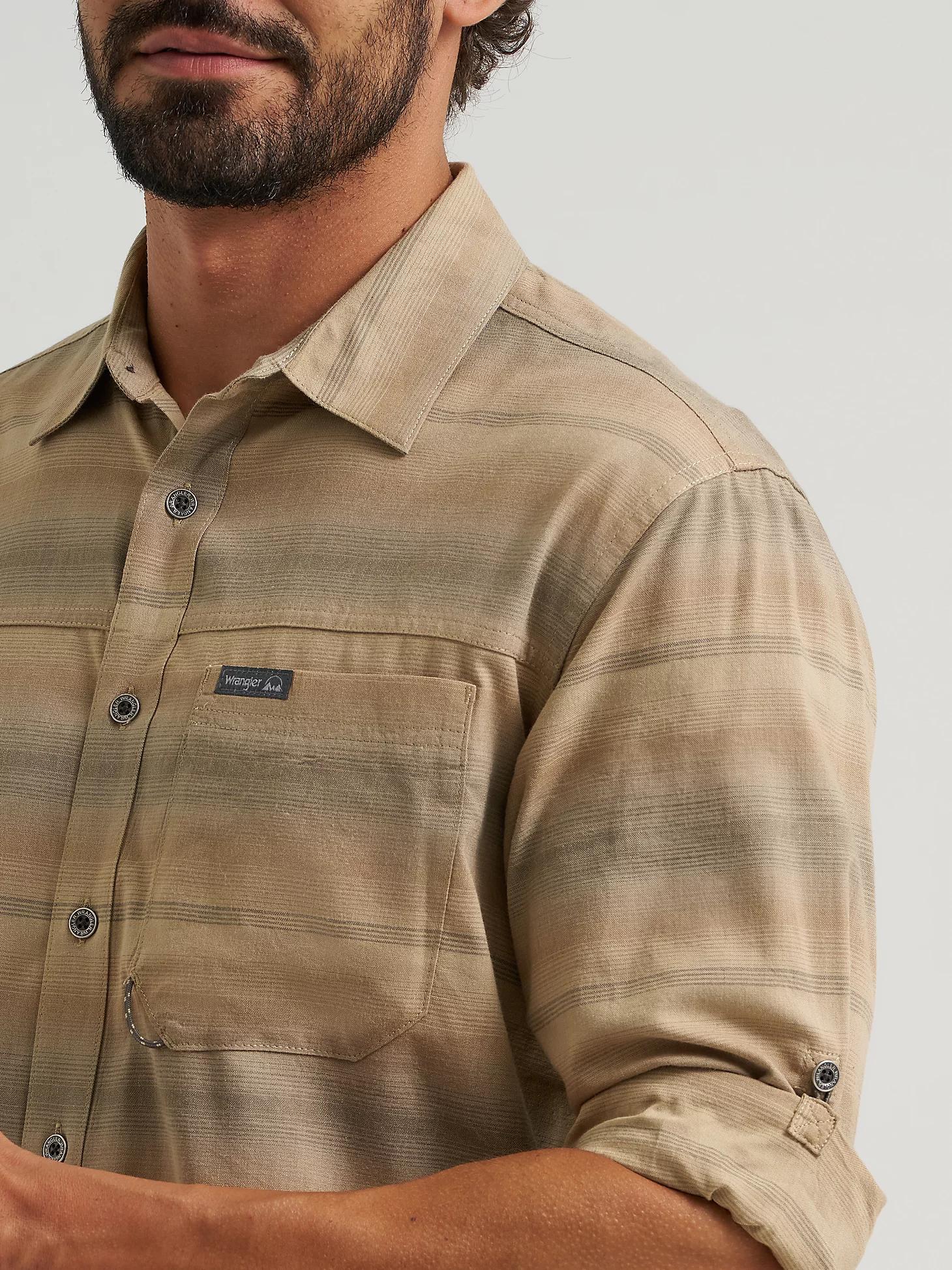 Men's Outdoor Single Pocket Shirt | Men's SHIRTS | Wrangler® Product Image