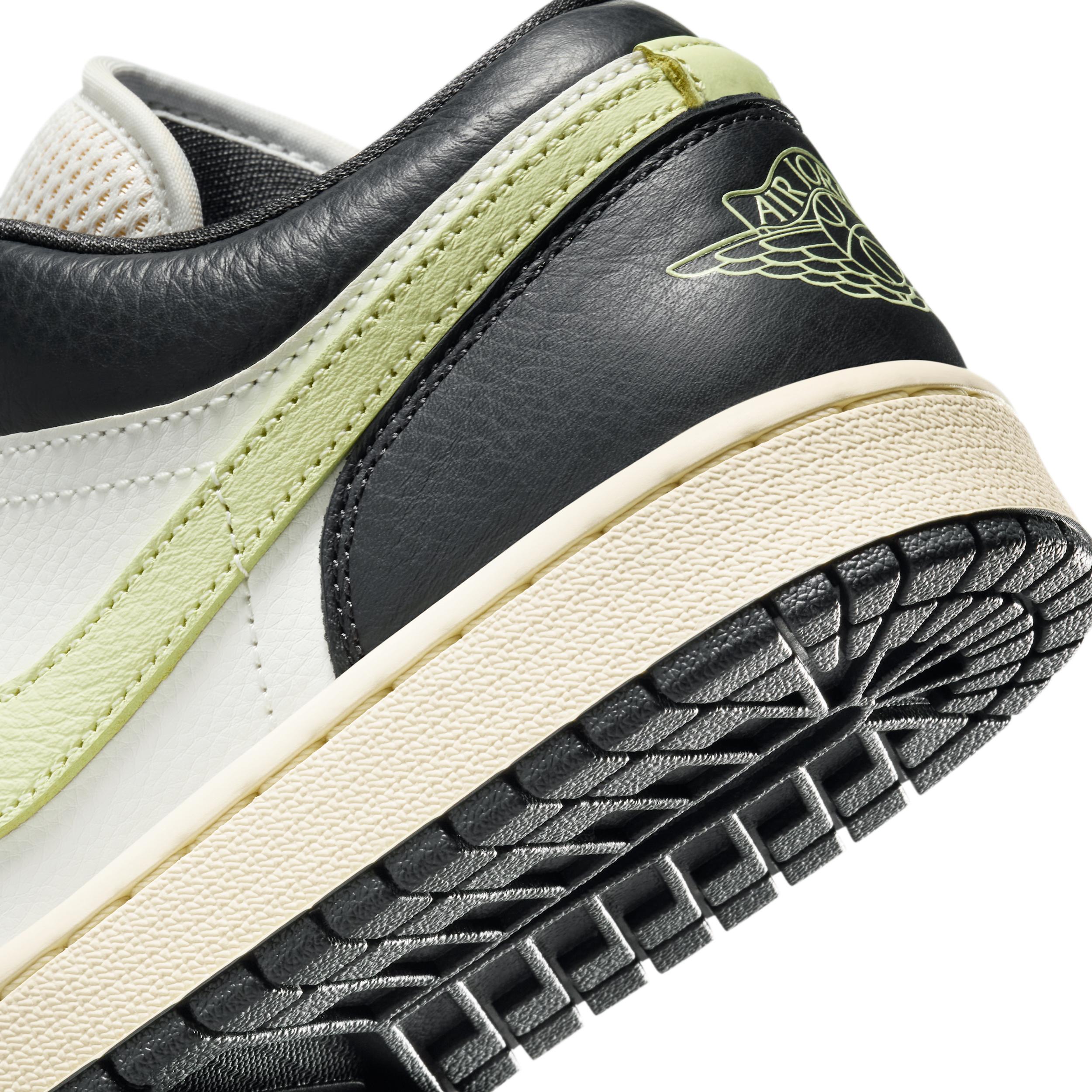 Womens Air Jordan 1 Low SE Shoes | HQ3009-003 Product Image
