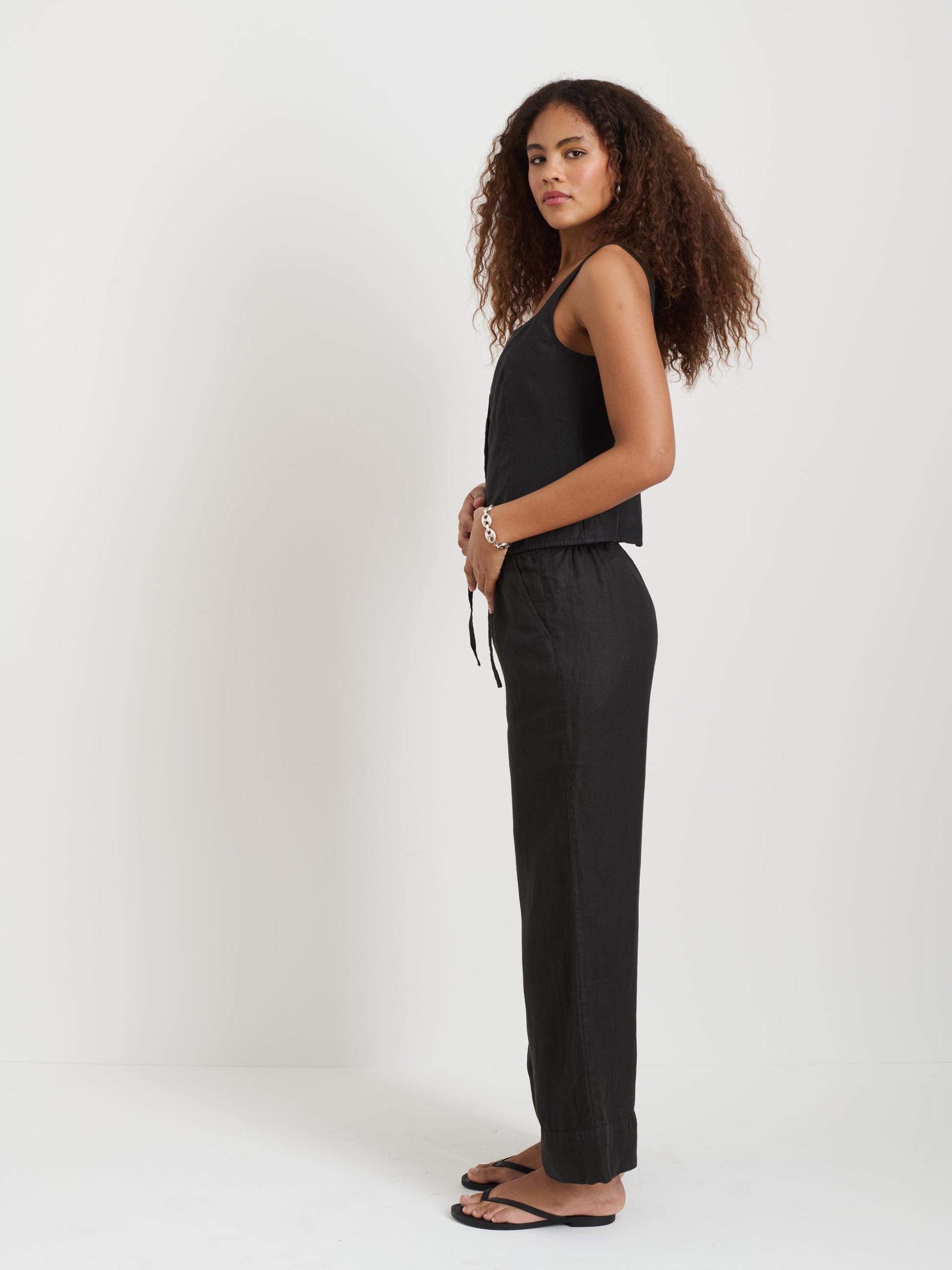 Luna Vest In Linen Product Image