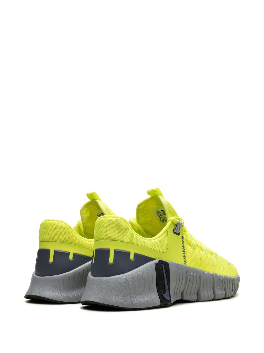 Free Metcon 5 "Volt/Wolf Grey" sneakers Product Image