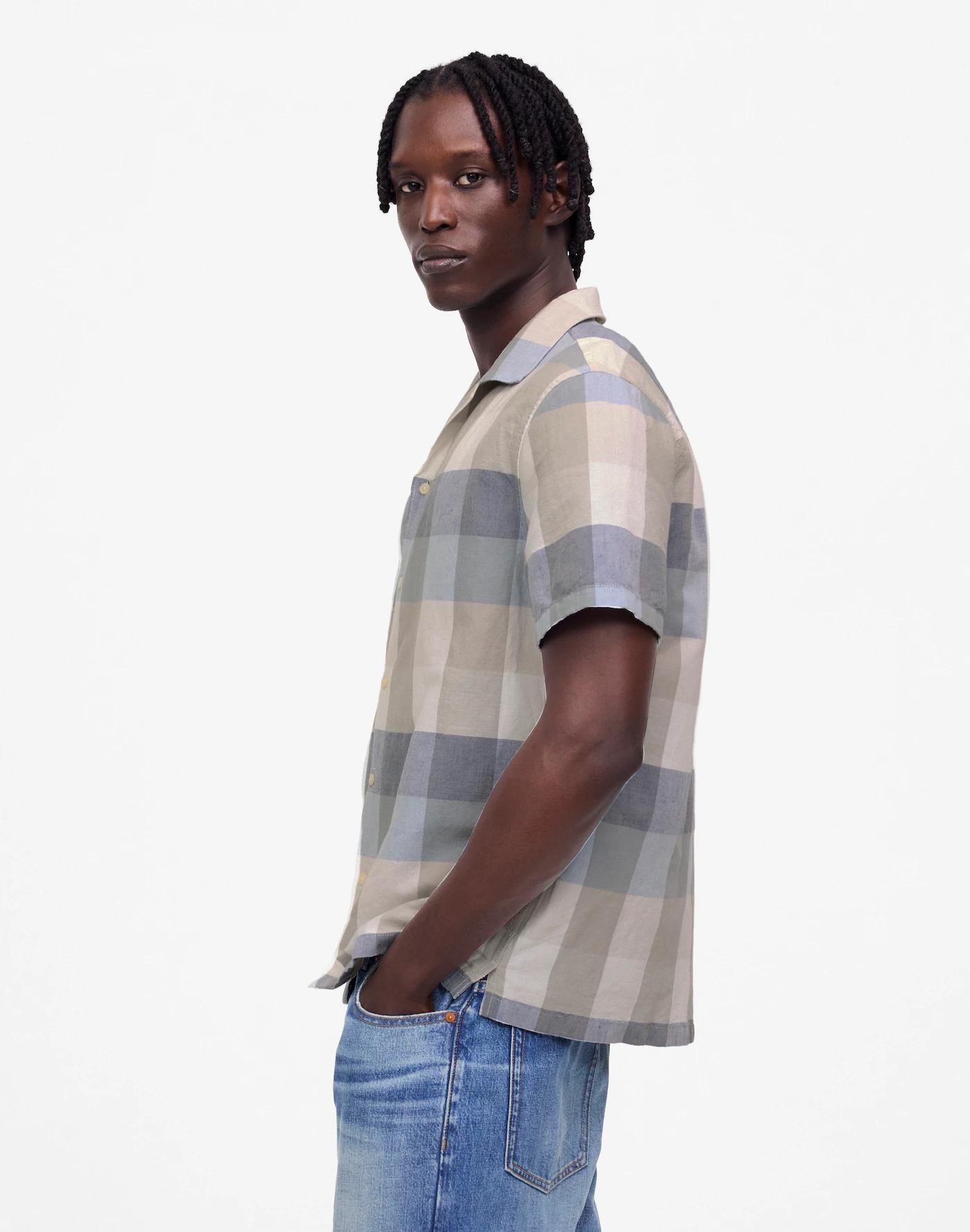 Short-Sleeve Button-Up Shirt in Cotton-Linen Blend Product Image