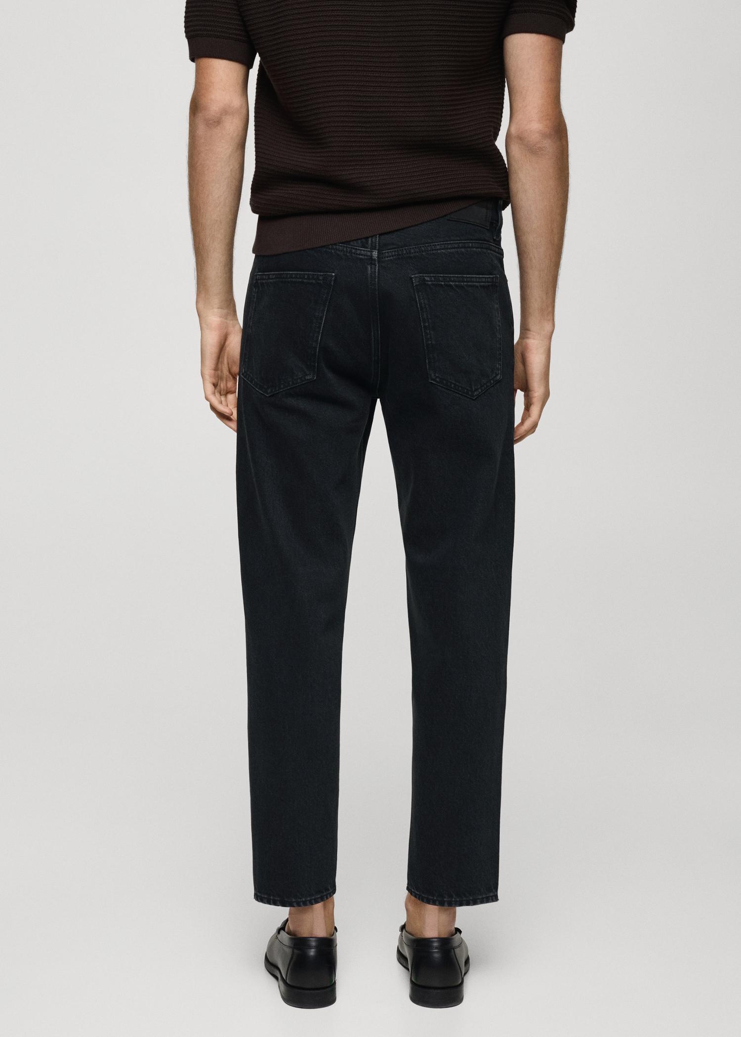 Cropped carrot-fit jeans - Men | MANGO USA Product Image