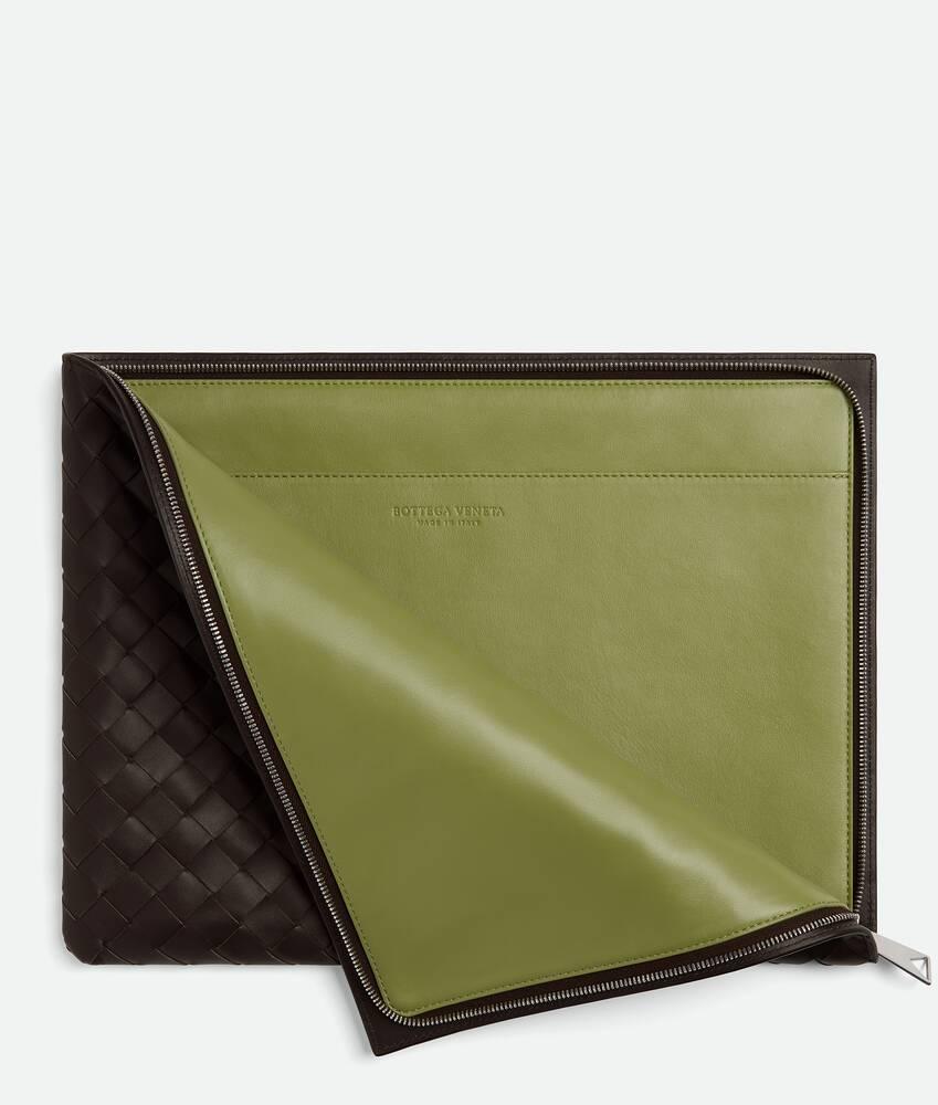 Men's Intrecciato Half Zipped Pouch in Fondant/matcha Product Image