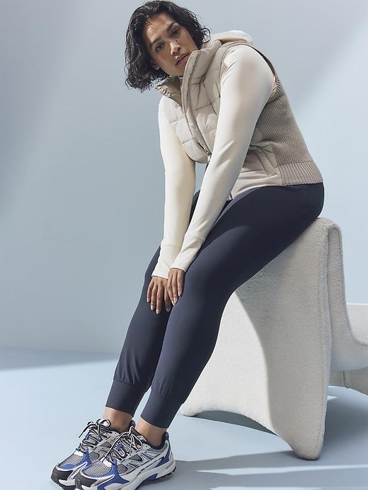 Incline Hybrid Vest Product Image