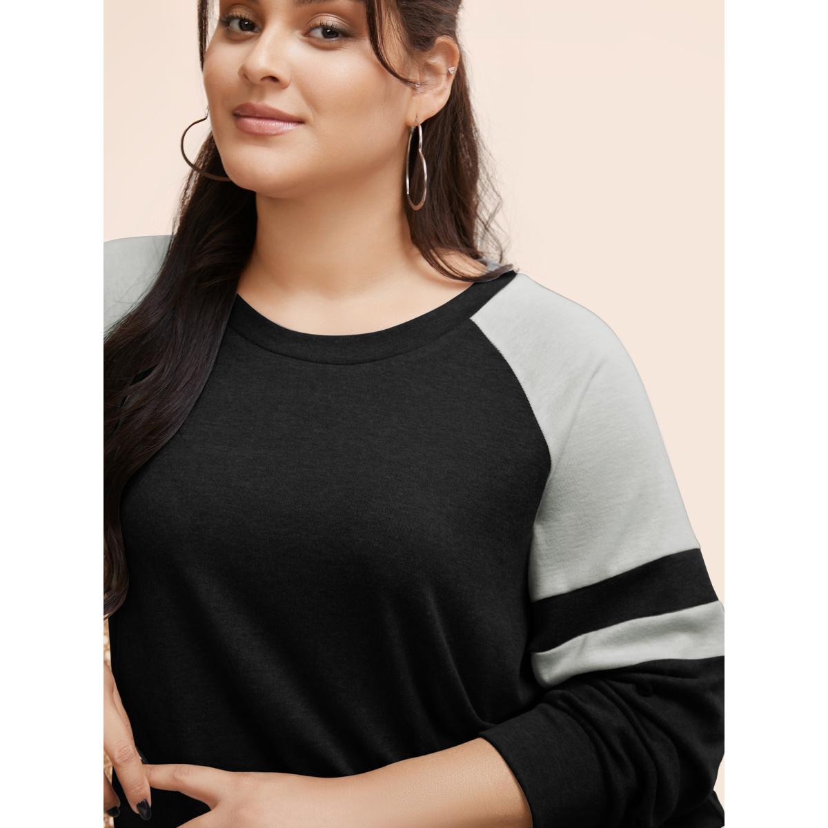 Plus Size Colorblock Contrast Stitch Raglan Sleeve T-shirt LightGray Women Casual Elastic cuffs Striped Round Neck Dailywear T-shirts BloomChic 28/5X Product Image