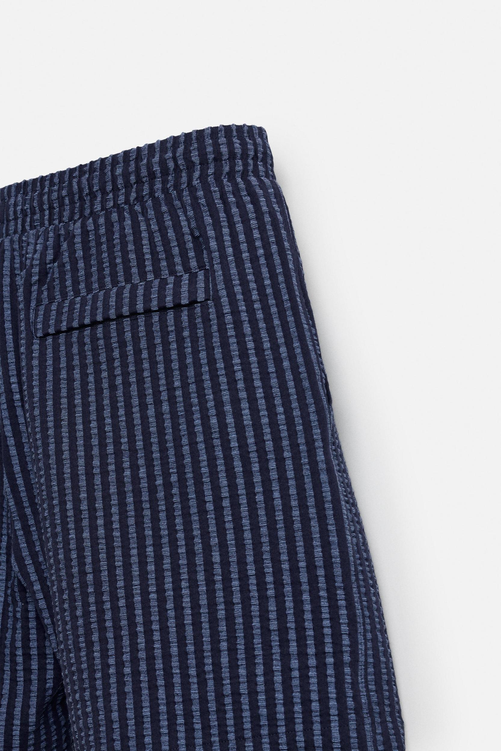 RELAXED FIT SEERSUCKER SHORTS Product Image