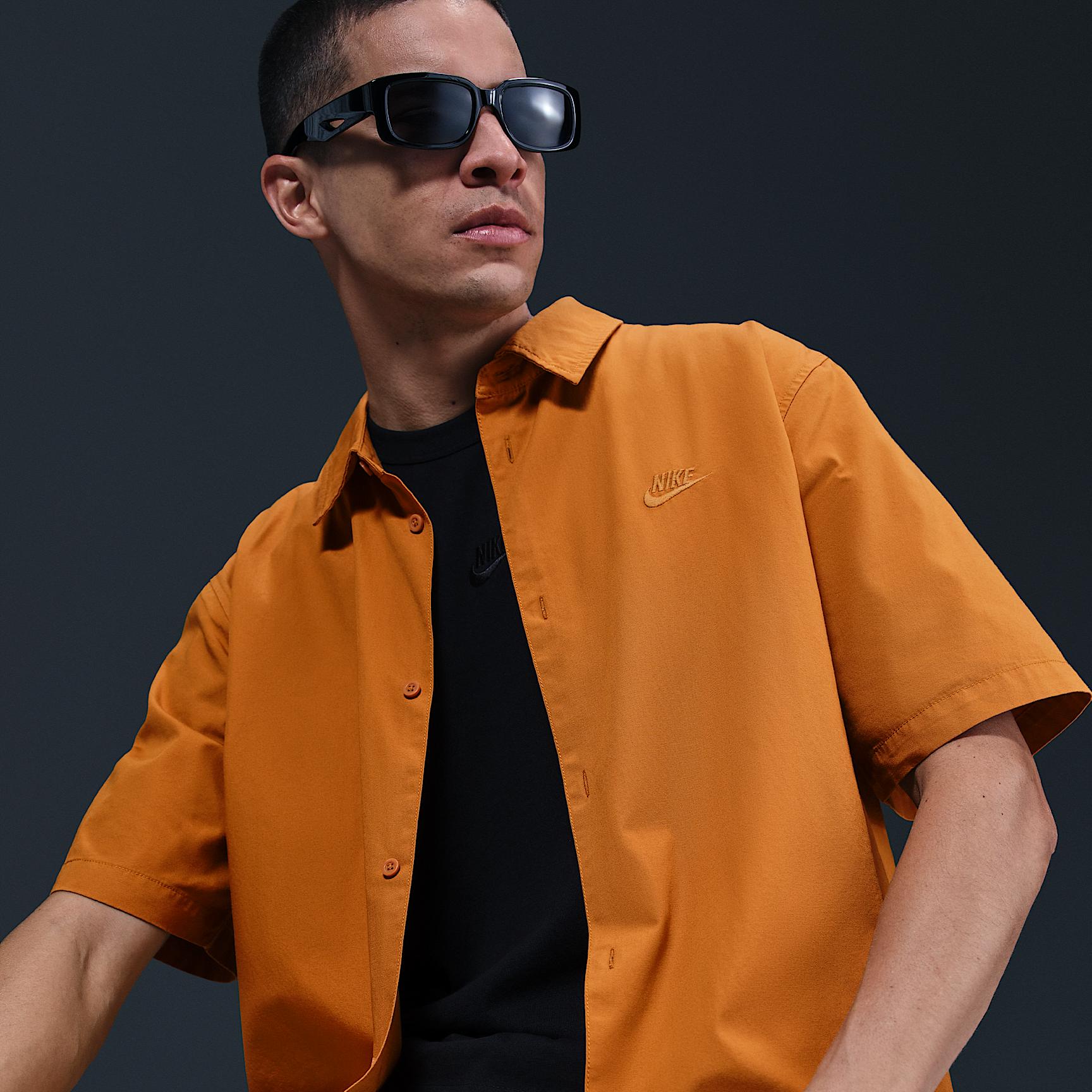 Nike Mens Club Short-Sleeve Button-Down Shirt | HJ2029-815 Product Image