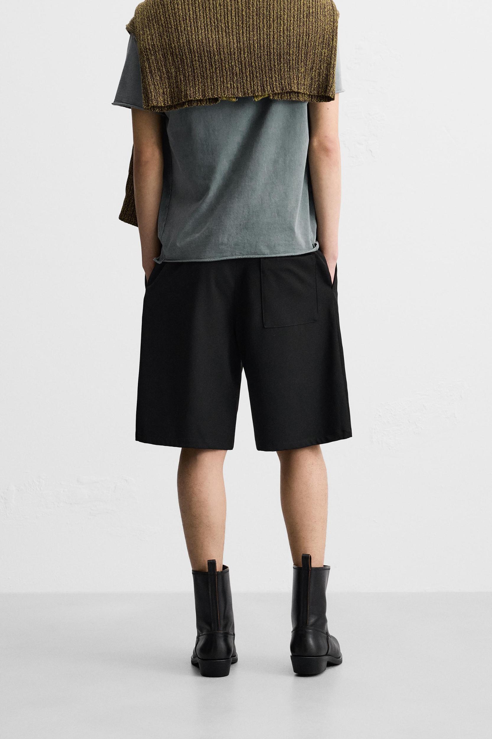 TEXTURED PLEATED SHORTS Product Image