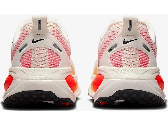 Women's | Nike Vomero 18 Product Image