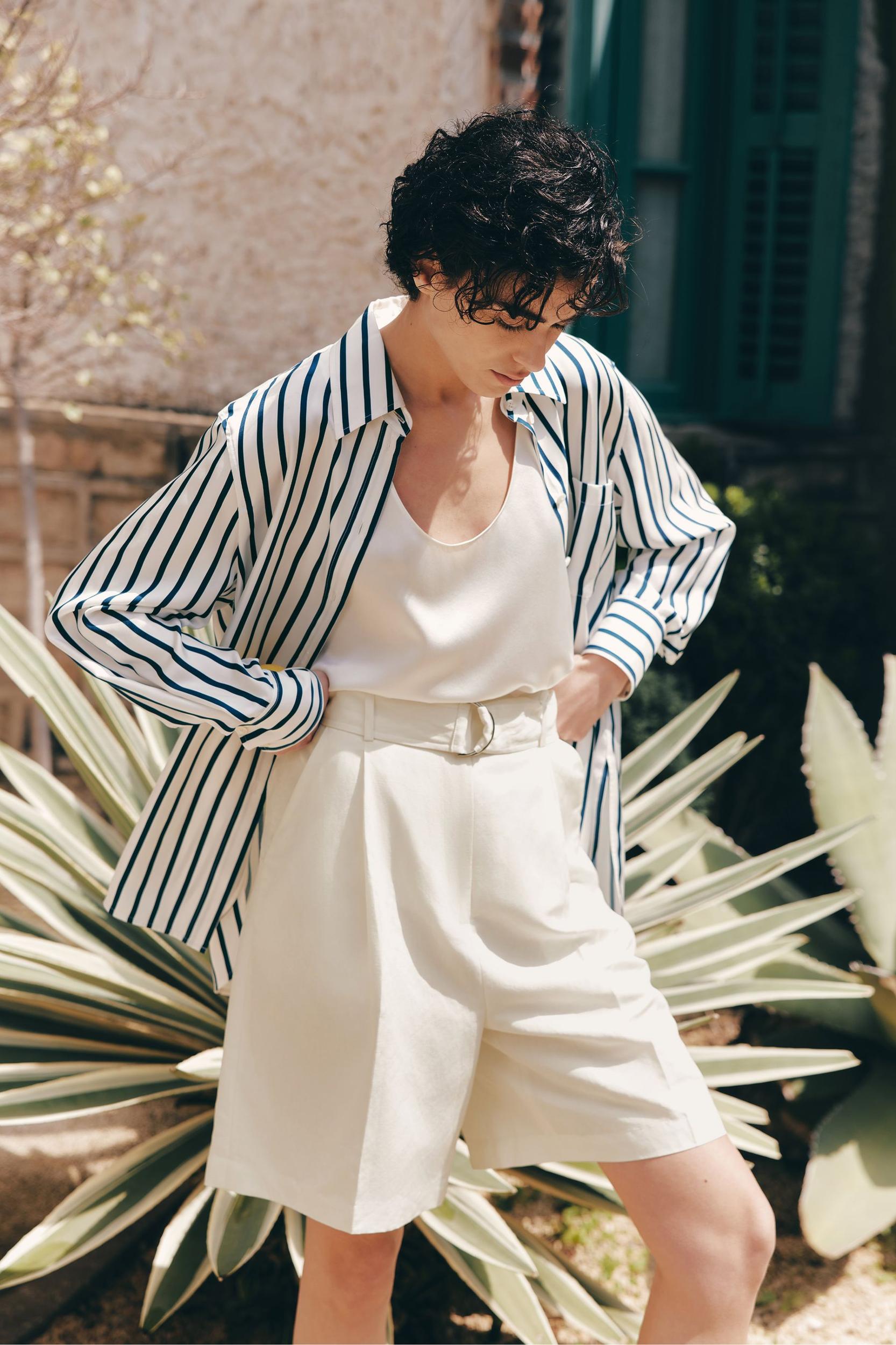 Chic Silk-Linen Blend Bermuda Shorts Product Image