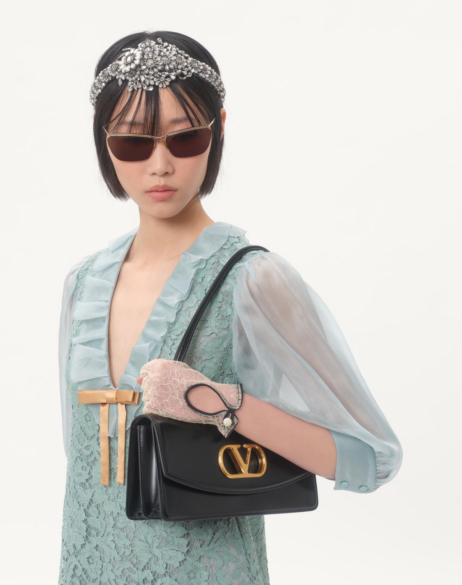 Short Dress In Heavy Lace Product Image