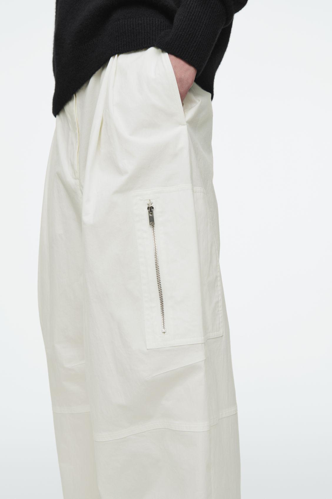 UTILITY BARREL-LEG CARGO PANTS Product Image