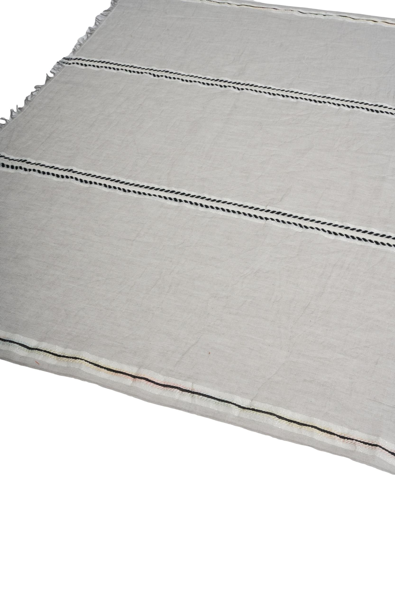 Scarf with embroideries Product Image