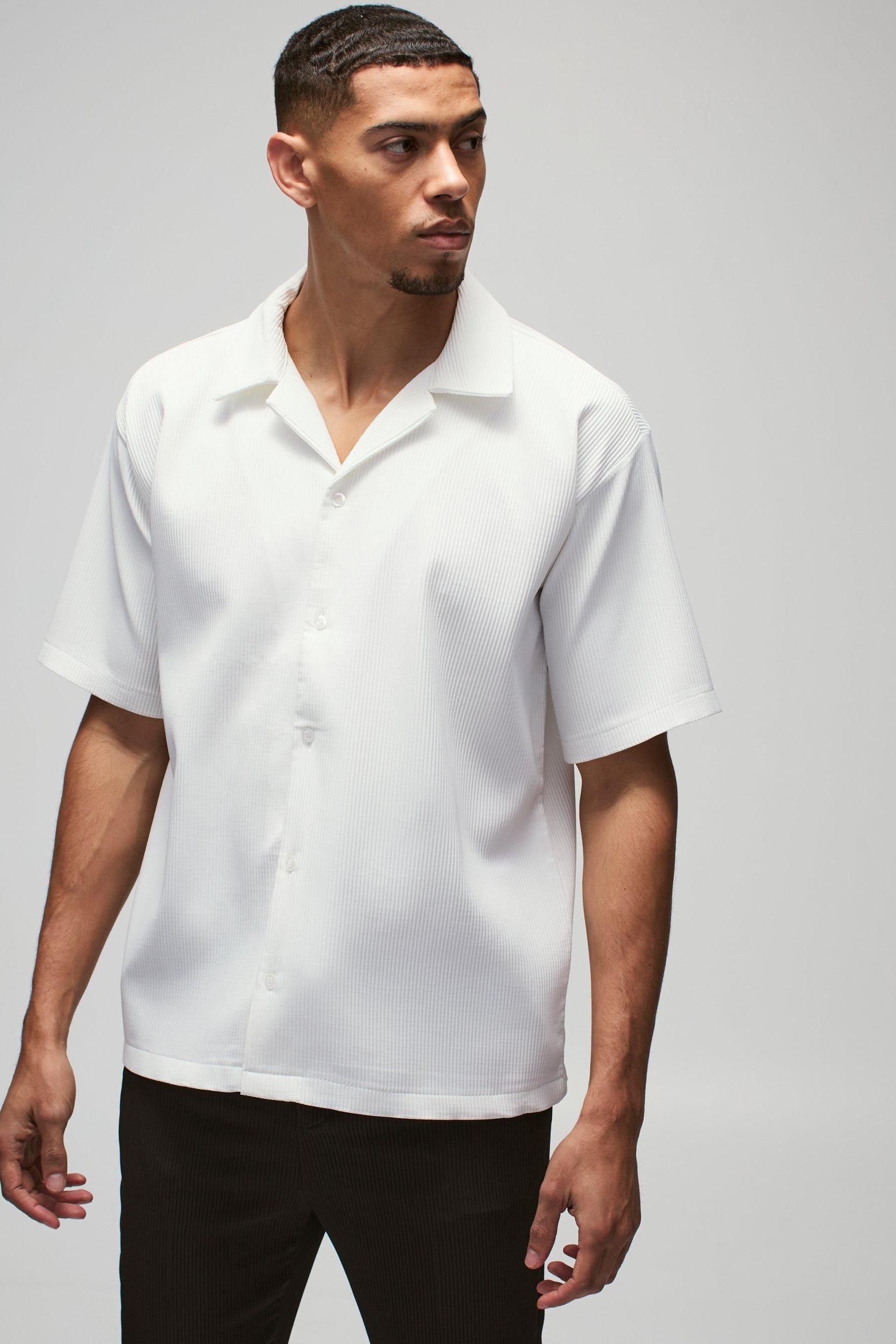 Short Sleeve Revere Oversized Pleated Shirt | boohooMAN USA Product Image