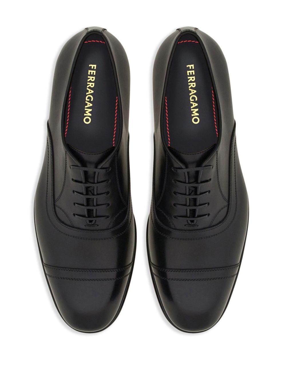 toecapped leather Oxford shoes Product Image