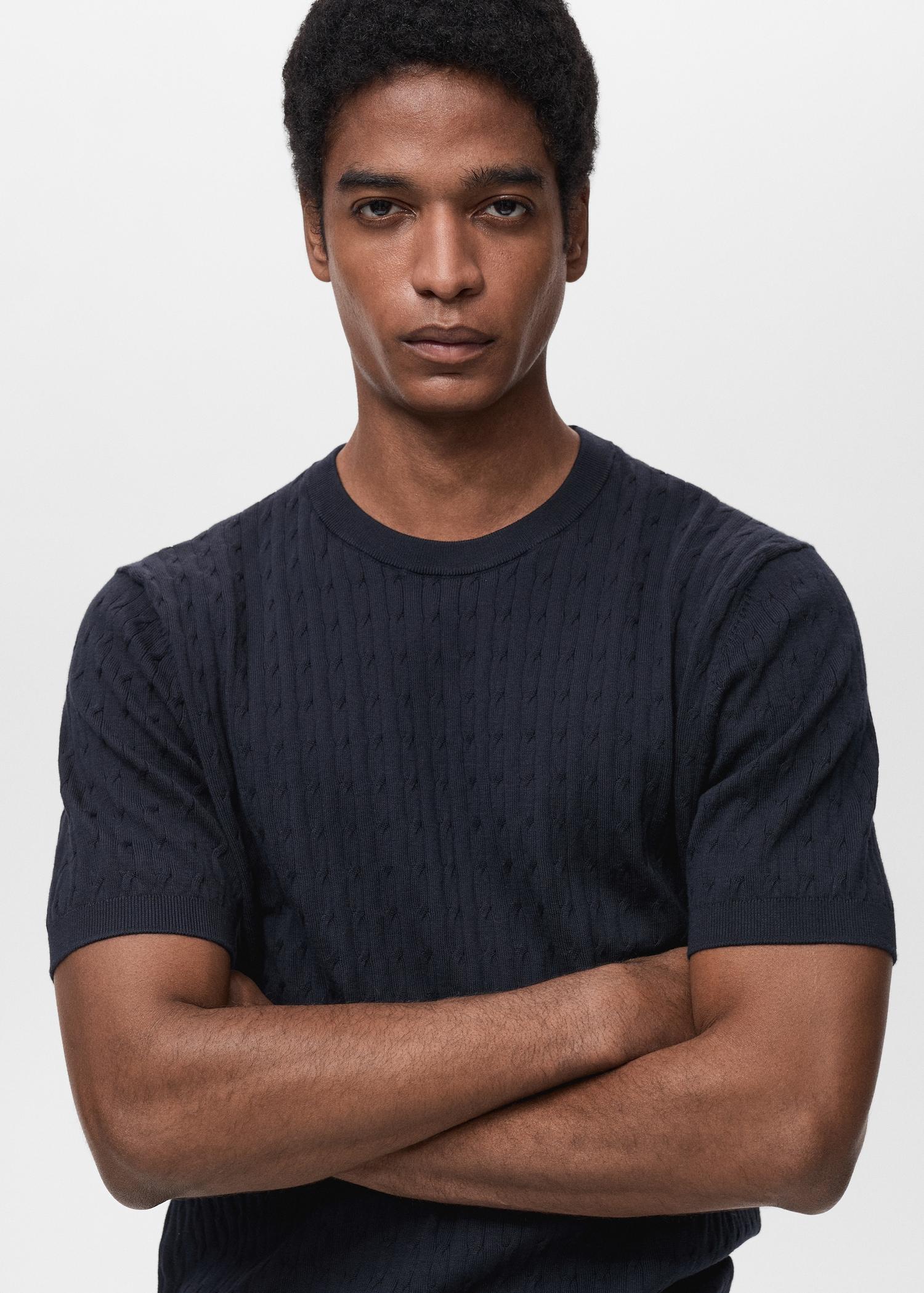 Braided fine-knit t-shirt - Men | MANGO USA Product Image