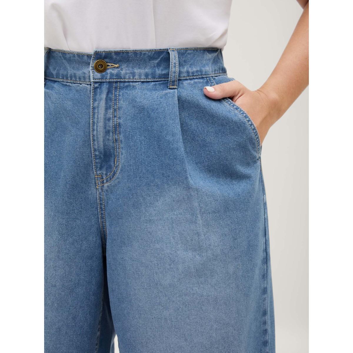 Plus Size Stretchy Back-Waist Cropped Jeans Women Denimlightblue No stretch Slanted pocket Jeans BloomChic 20/2X Product Image