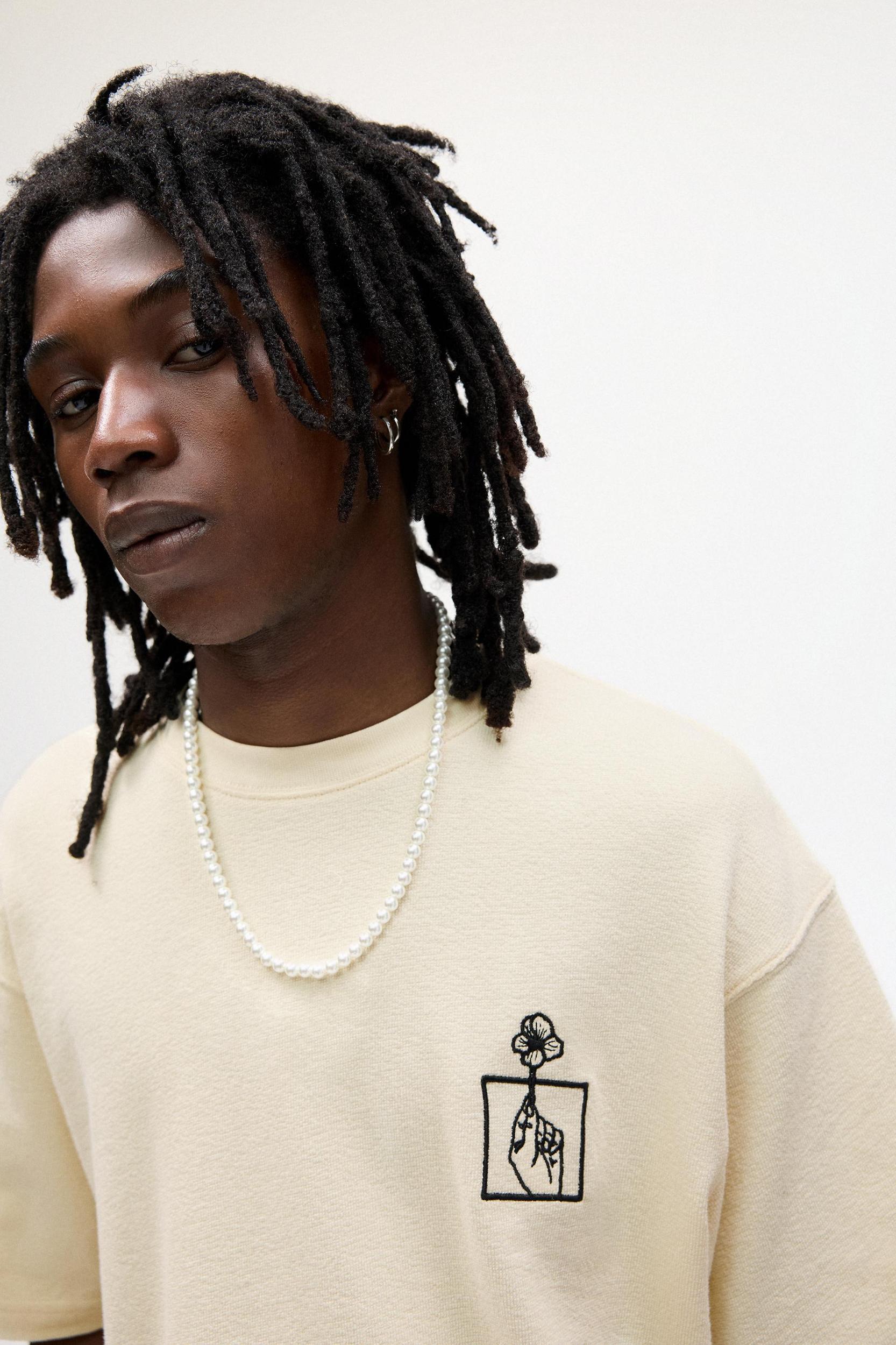 White T-shirt with embroidery Product Image