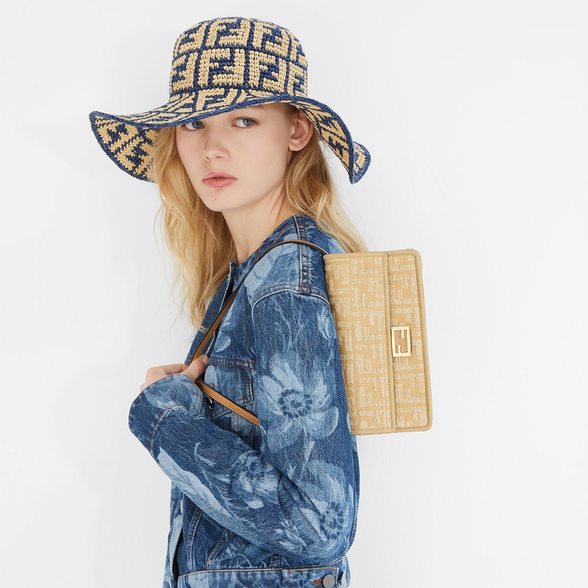 Wallet On Chain BaguetteJacquard fabric wallet with raffia FF Product Image