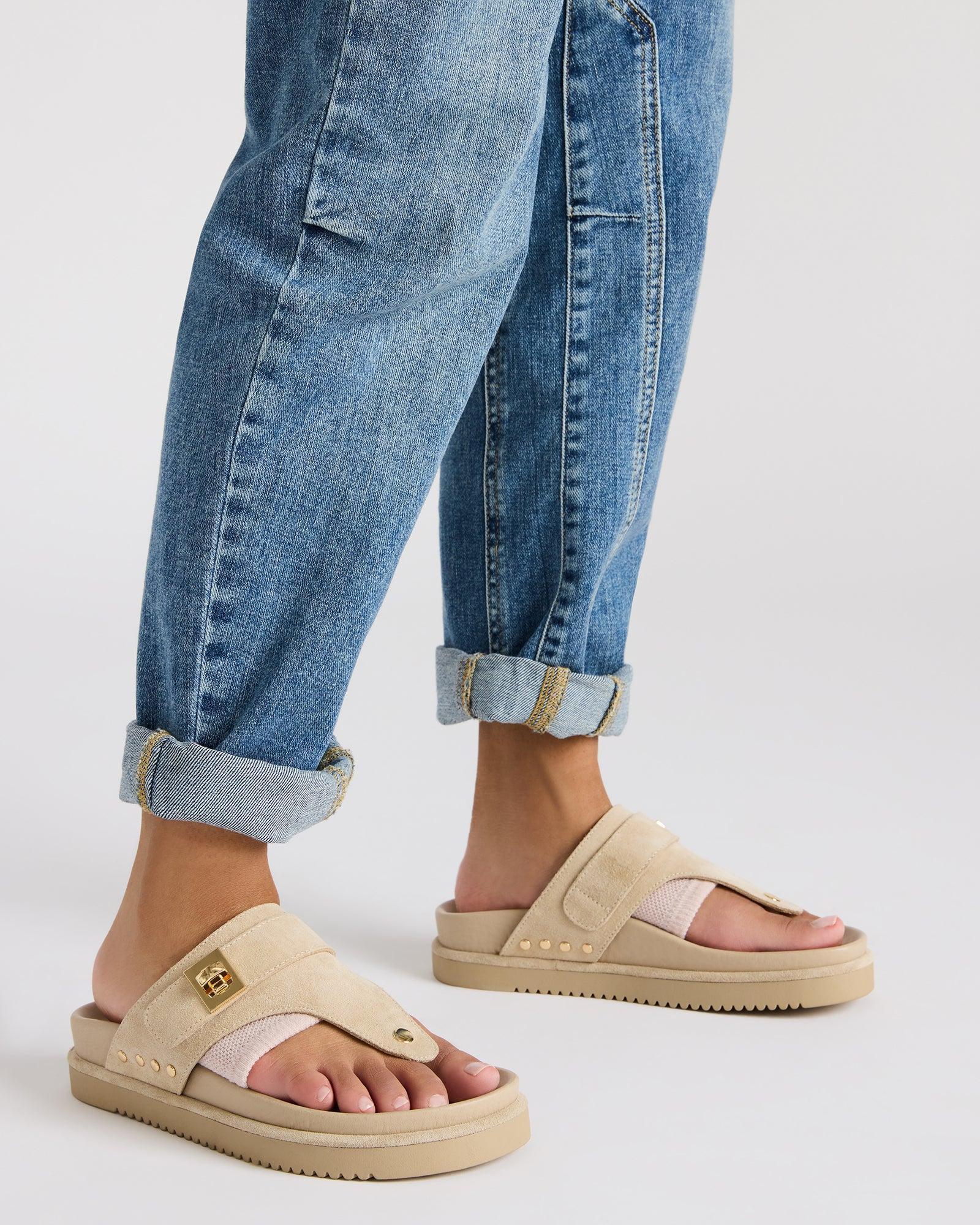 THONA SAND SUEDE Female Product Image